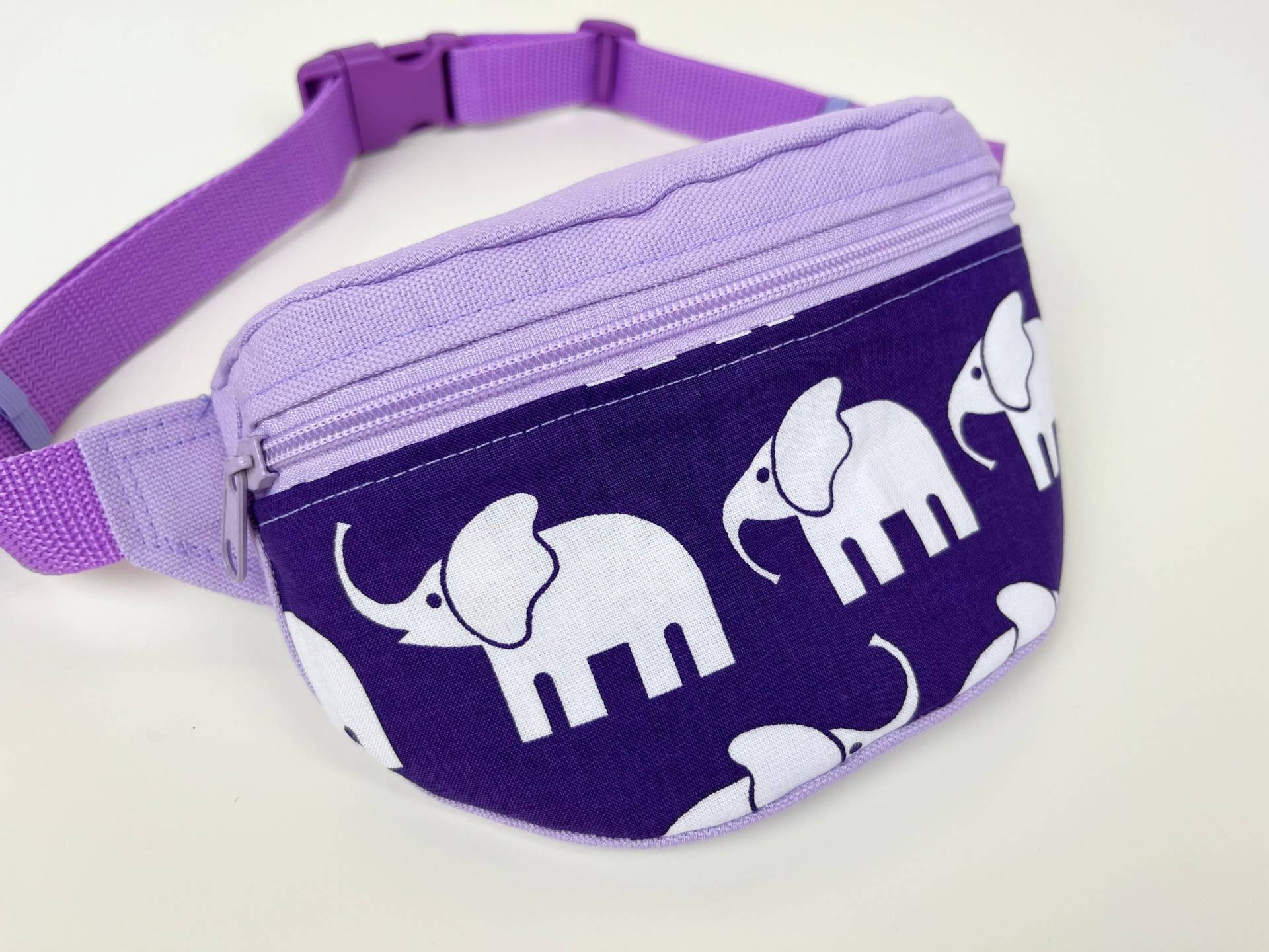 Bauchtasche "Elephant Walk" Lila | 2 Größen Bauchtasche "Elephant Walk" Lila | 2 Größen von DropsPumpkin