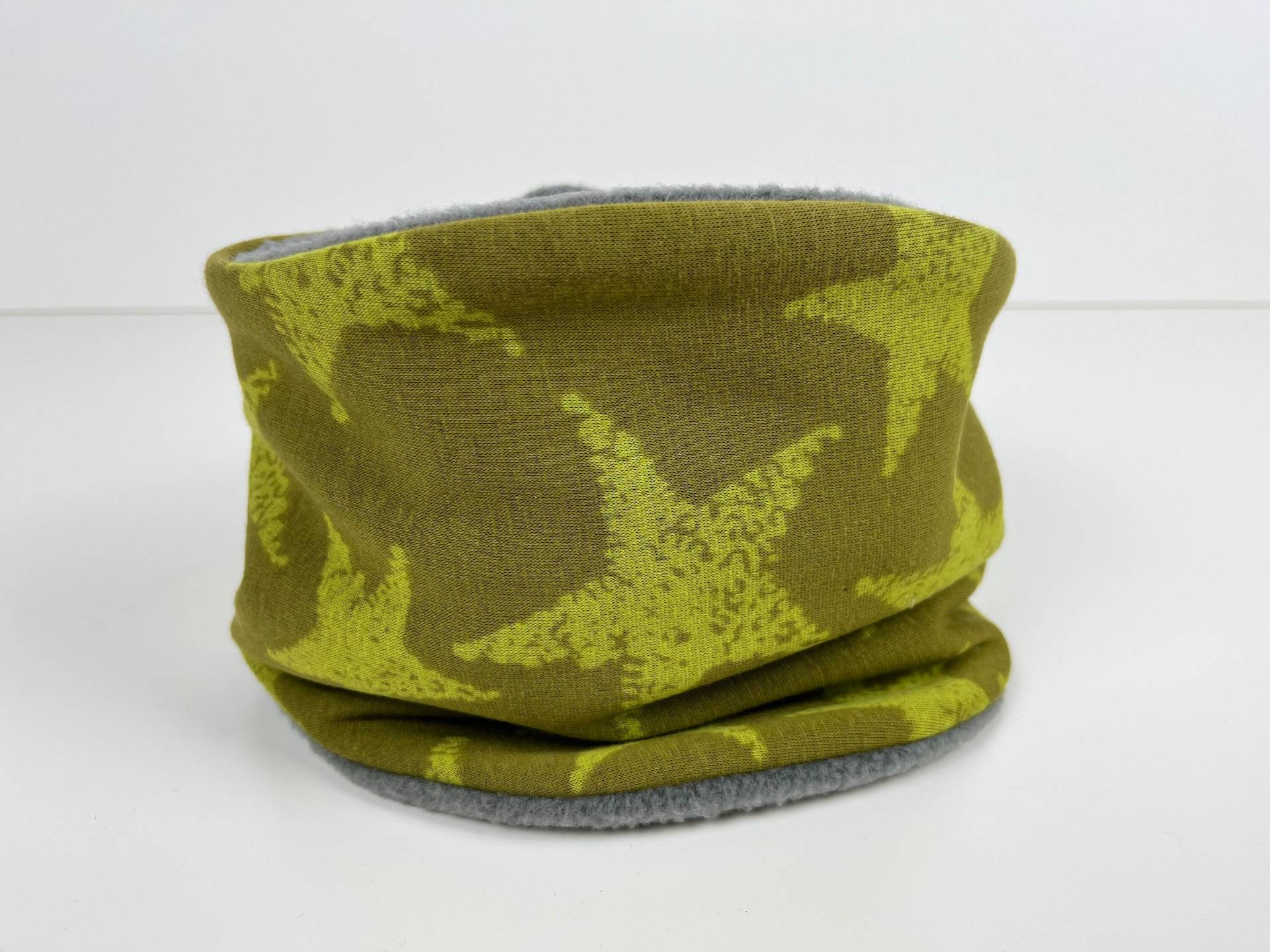 Schal Mit Verschluss "Big Stars' Grün, +Fleece von DropsPumpkin