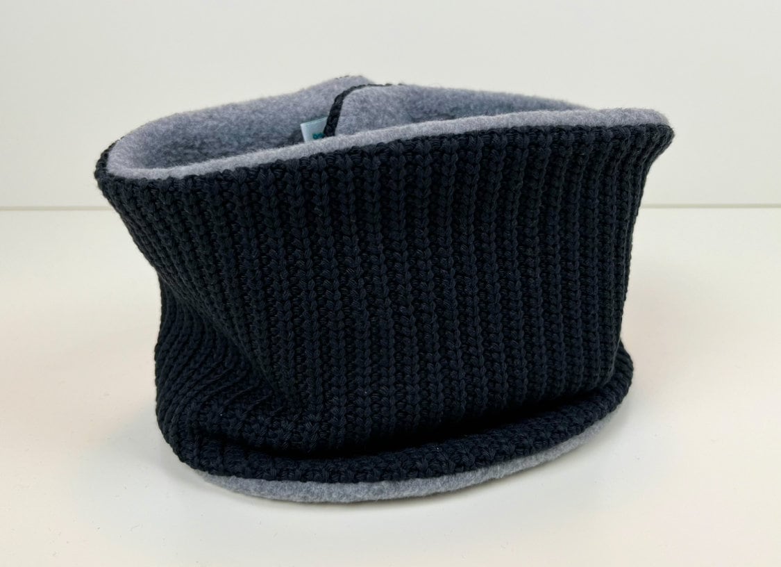 Schal Mit Verschluss "strick+Fleece', Schwarz von DropsPumpkin