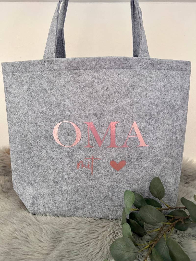 Filztasche "Oma Mit Herz" von DruckFrischMnfktr