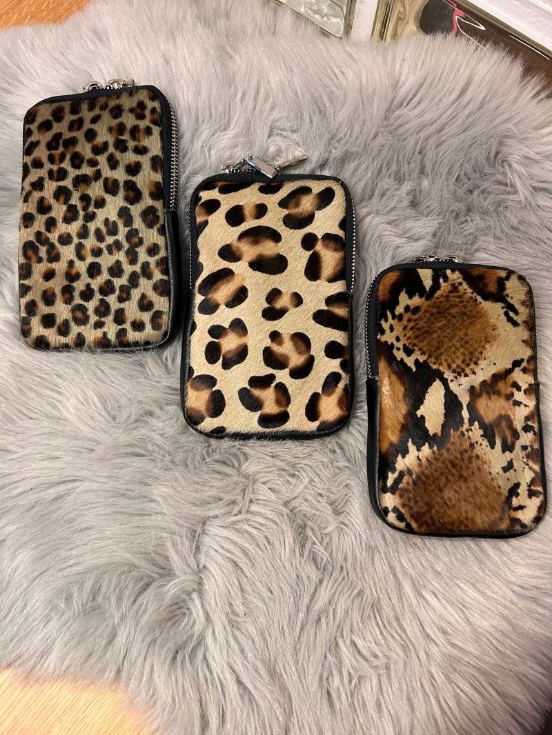 Handytasche Mit Fell | 100% Echtleder von DruckFrischMnfktr