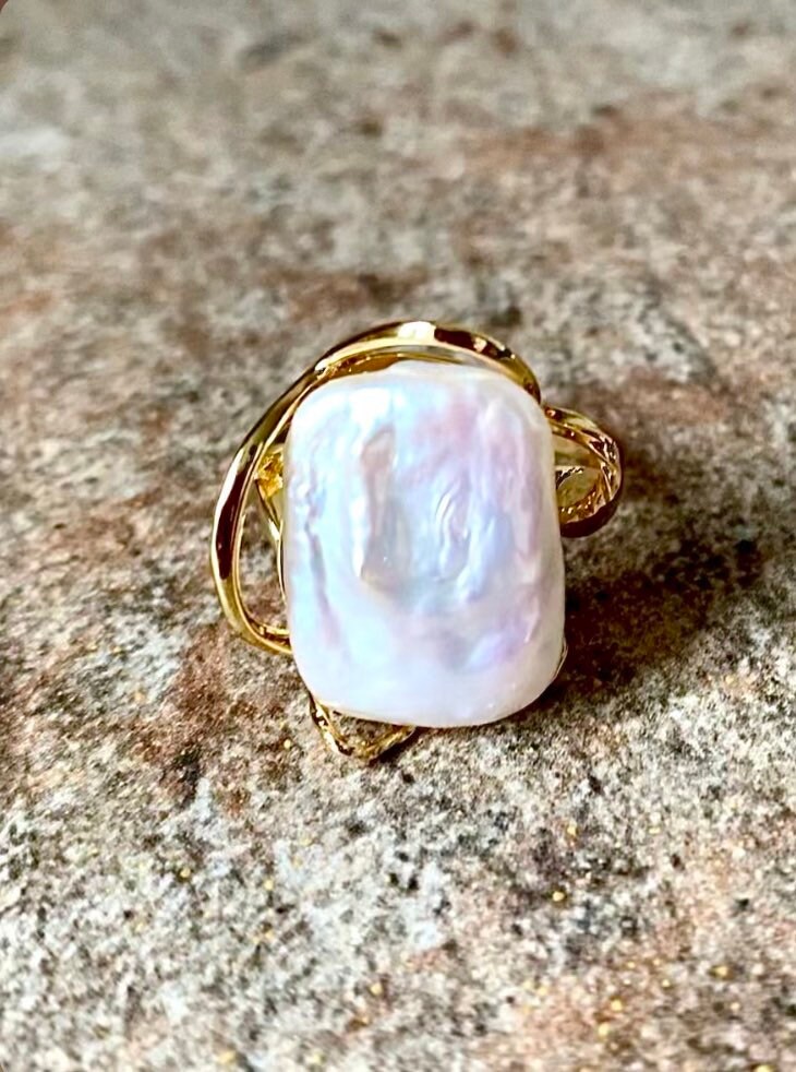 Abstrakte Perle Gold Ring, Verstellbar von DruzyRocksBoutique