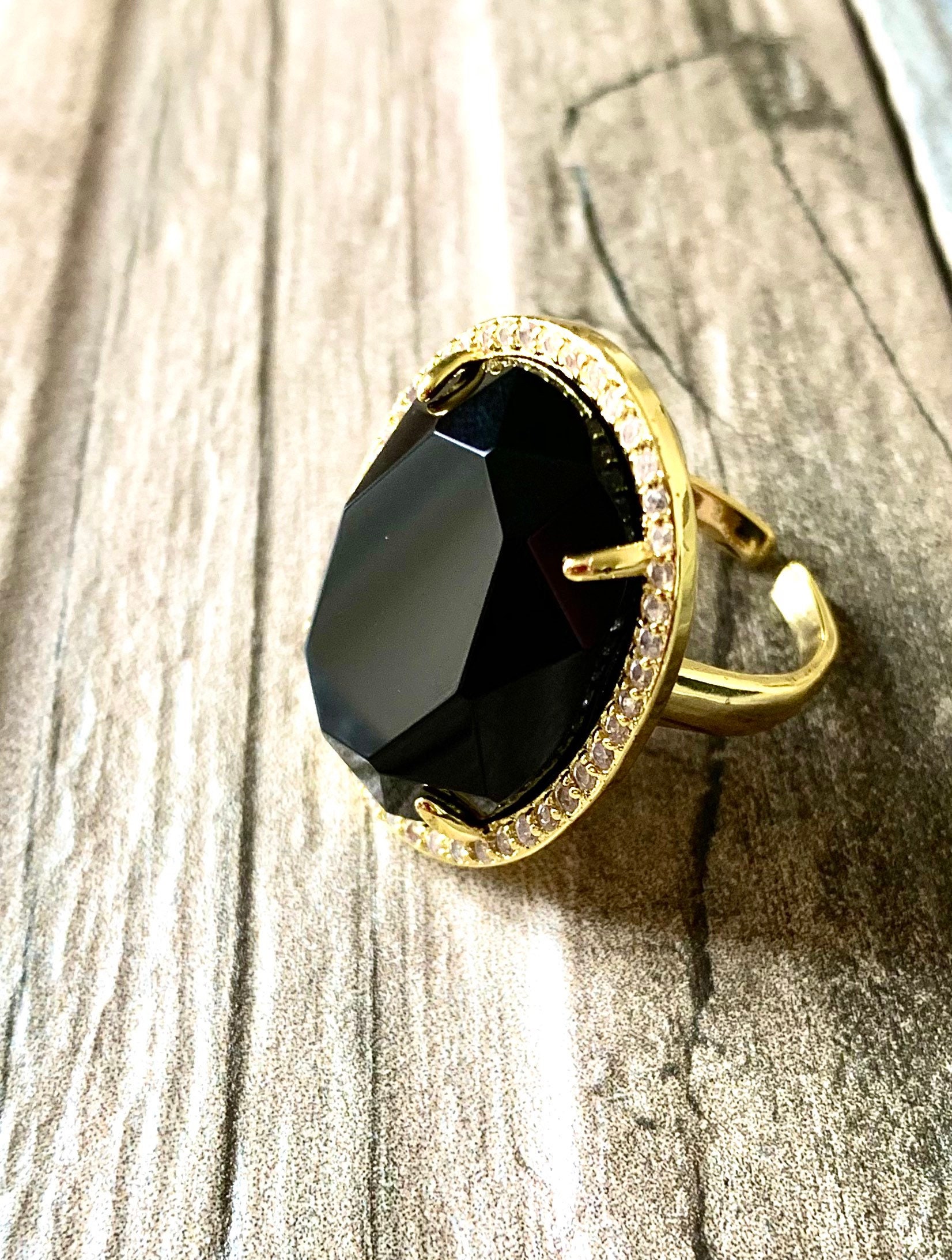 Facettierter Schwarzer Onyx Gold Ring von DruzyRocksBoutique