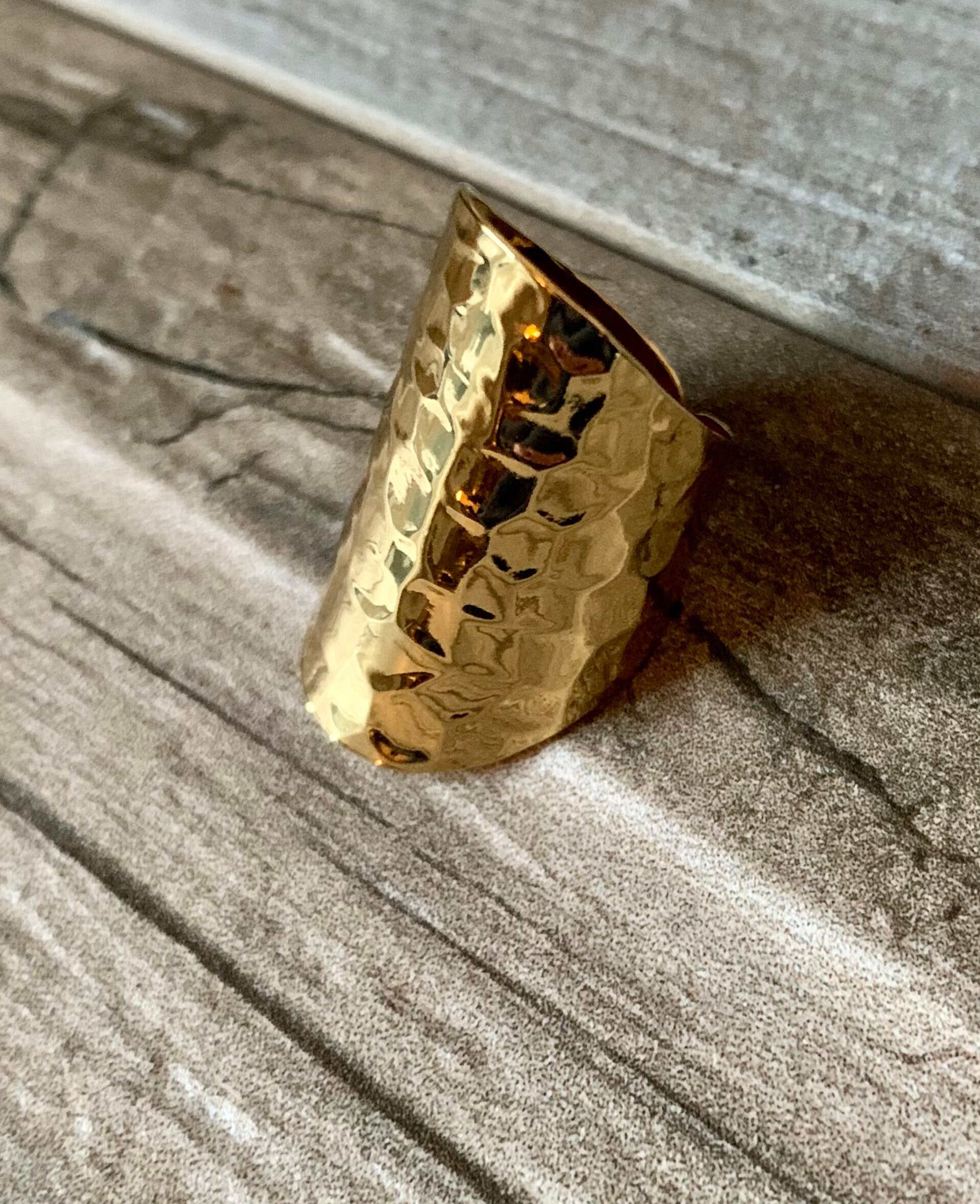 Gehämmert Gold Manschette Ring von DruzyRocksBoutique