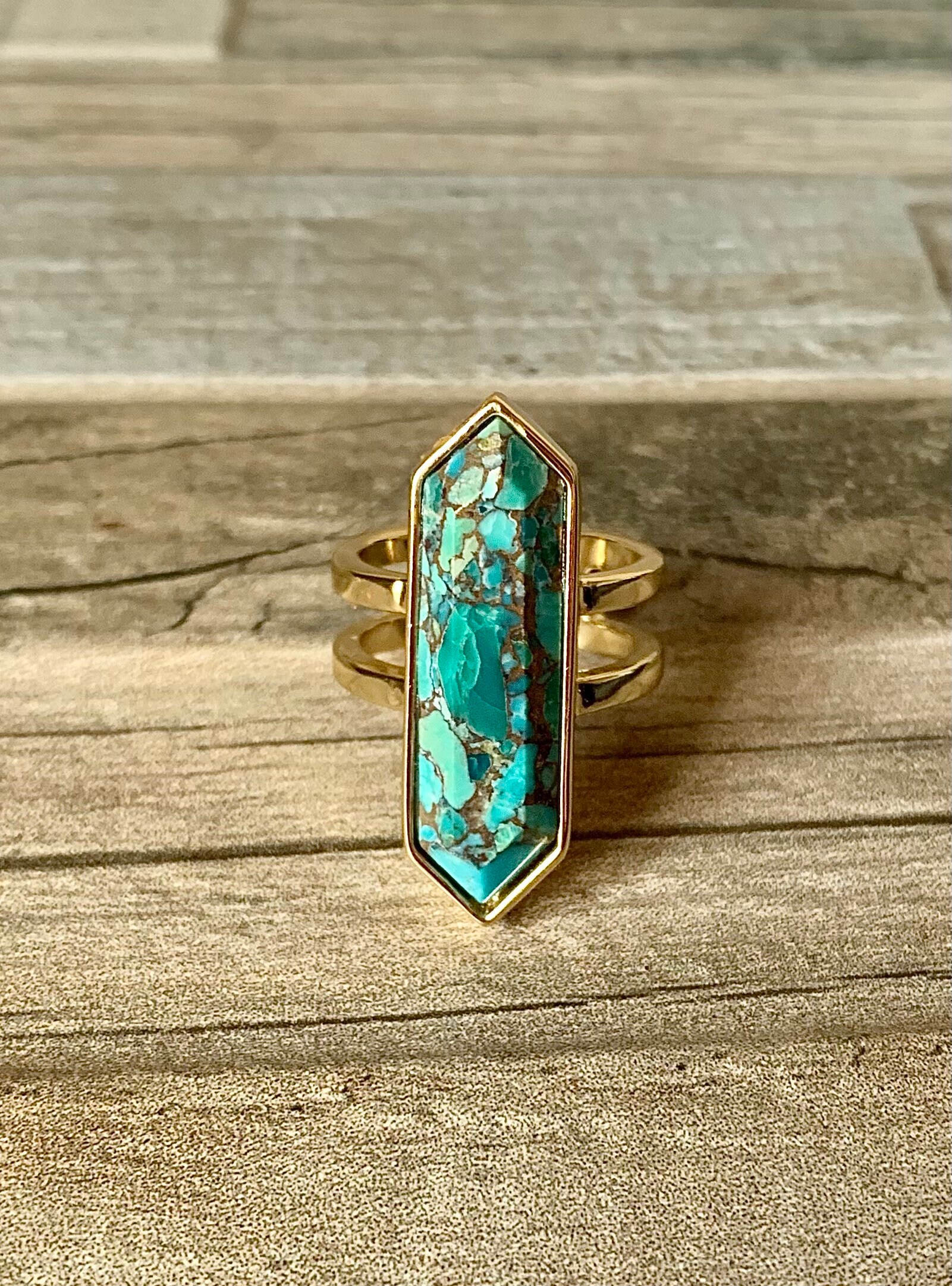 Ovoid Türkis Facettiert Gold Ring von DruzyRocksBoutique