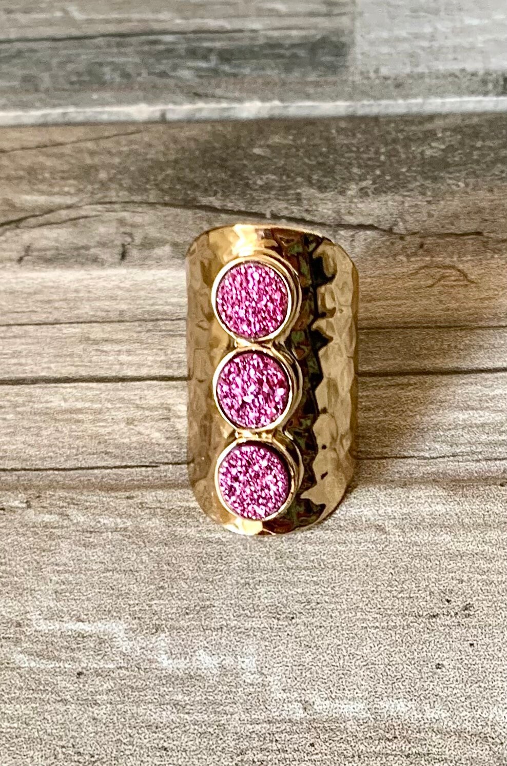 Rose Pink Triplex Gehämmerter Gold Manschettenring von DruzyRocksBoutique