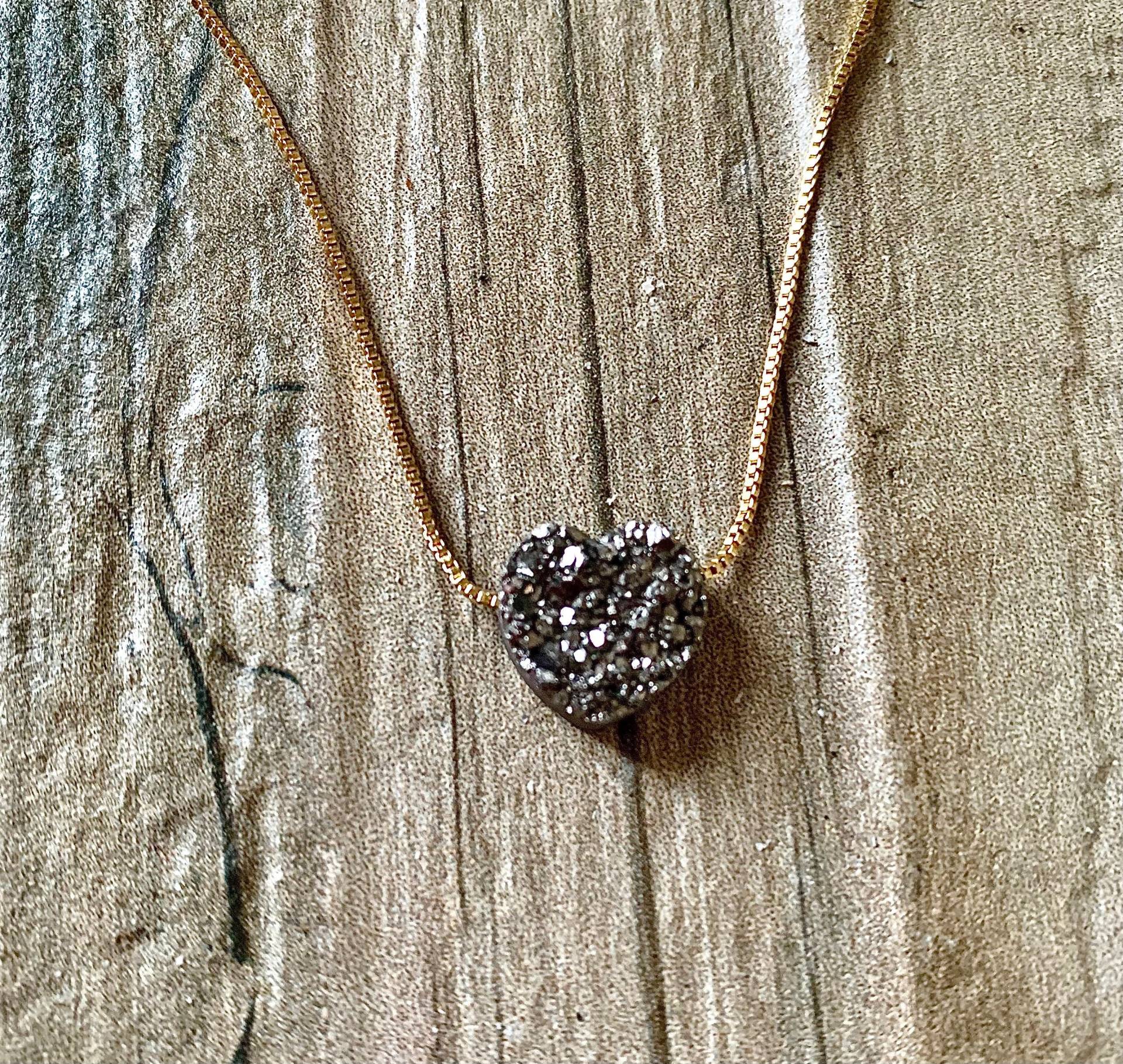 Titan Druzy Tiny Heart Halskette, Gold, Schieber von DruzyRocksBoutique