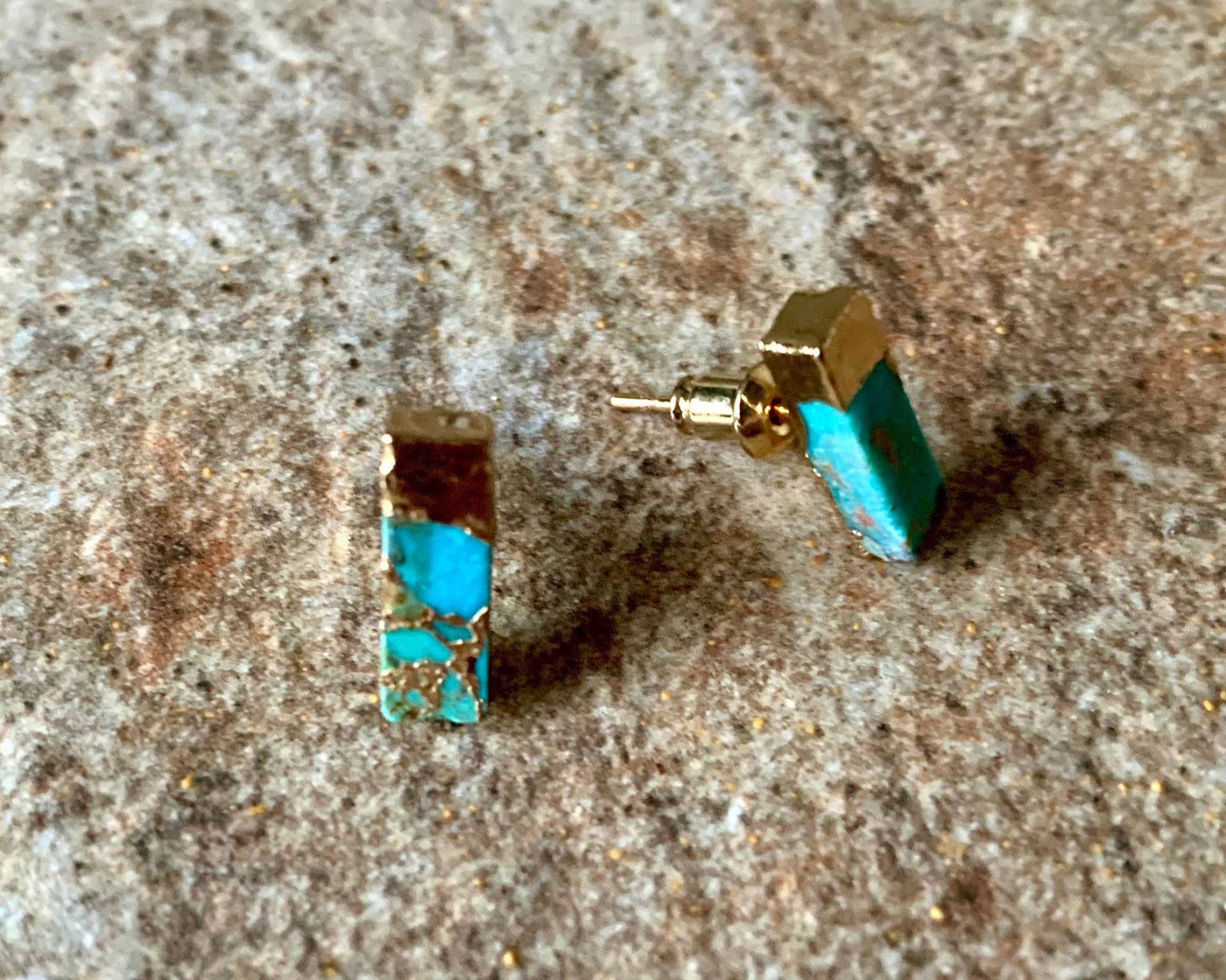 Venedig Tiny Turquoise Bar Ohrringe, Gold, Minimalist von DruzyRocksBoutique