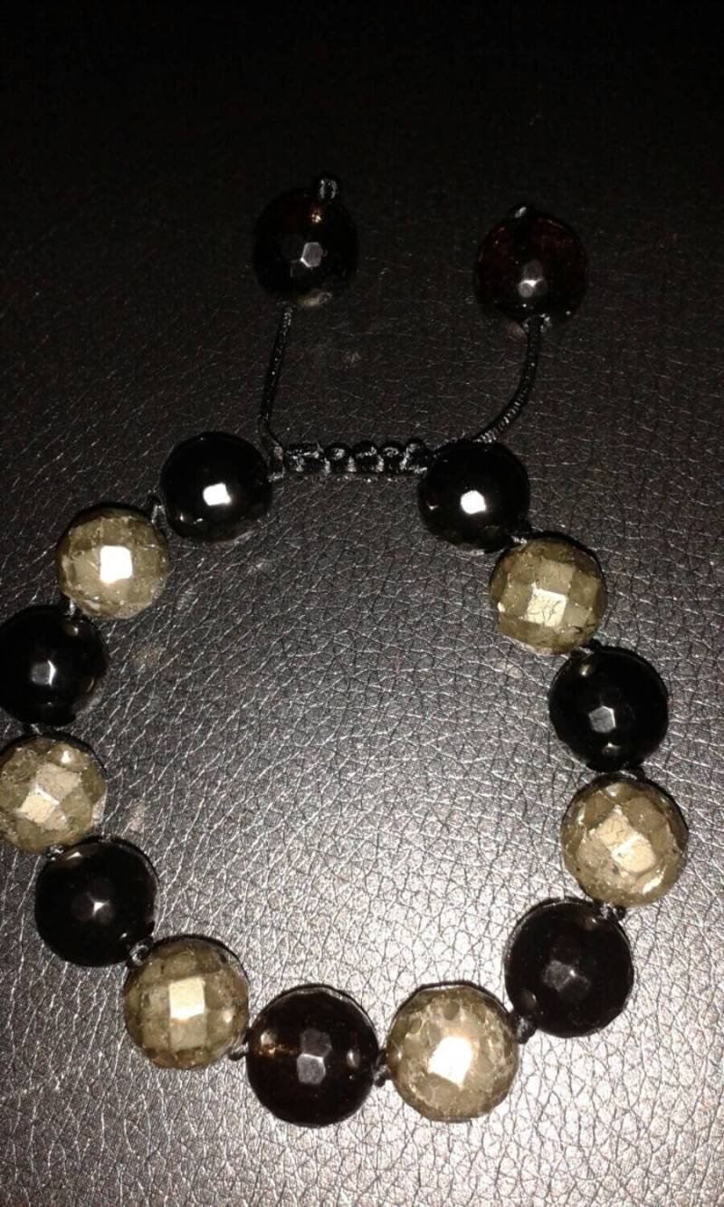 Funkelnder Facettierter Pyrit, Glänzender Natürlicher Schwarzer Achat, Verstellbares Armband Mit Facettierten Echten Rauchquarz-Akzentperlen Funkelnder Facettierter Pyrit, Glänzender Natürlicher Schwarzer Achat, Verstellbares Armband Mit Facettierten Echten Rauchquarz-Akzentperlen von Druzyfloozy