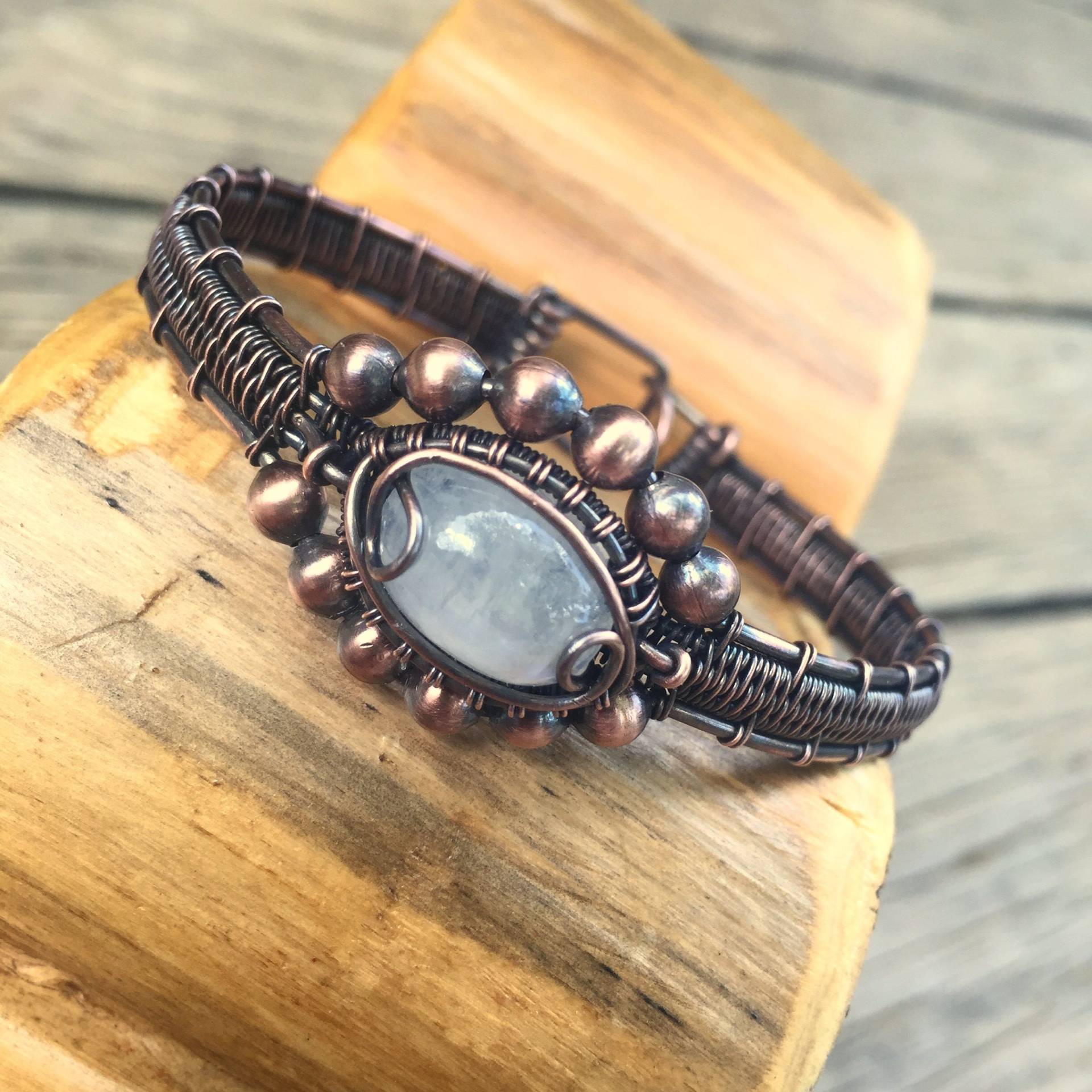 Kupfer Und Mondstein Draht Gewickelt Manschette Armband Kupfer Und Mondstein Draht Gewickelt Manschette Armband von DryBranchDesigns