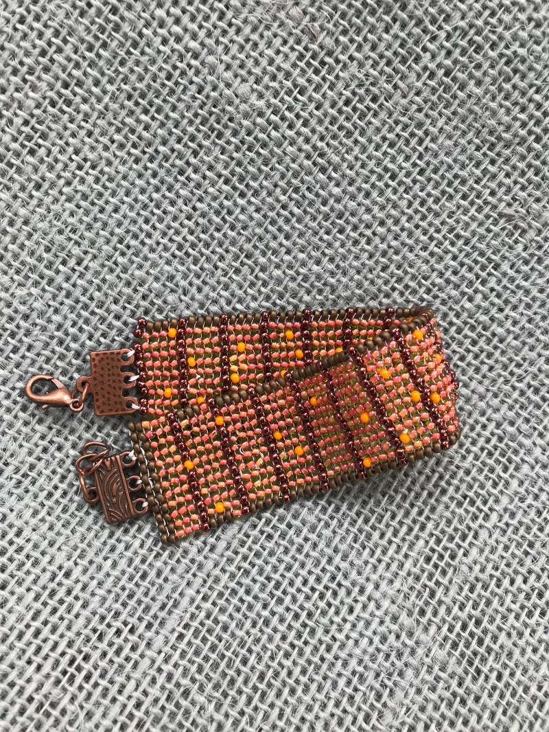 Perlen Armband in Orange Und Matt Bronze Mit Fischgrätstich Perlen Armband in Orange Und Matt Bronze Mit Fischgrätstich von DryaduirDesign