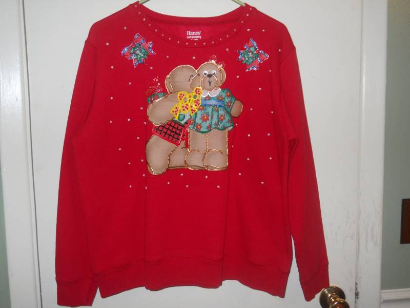 Rotes Weihnachts-Sweatshirt Applizierte Mistelbärchen, Handgemalte Details von Ds5Adventures