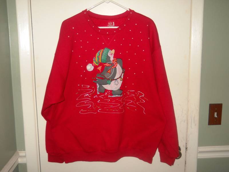Rotes Weihnachts-Sweatshirt Xl Handbemalte Pinguin-Applikation von Ds5Adventures