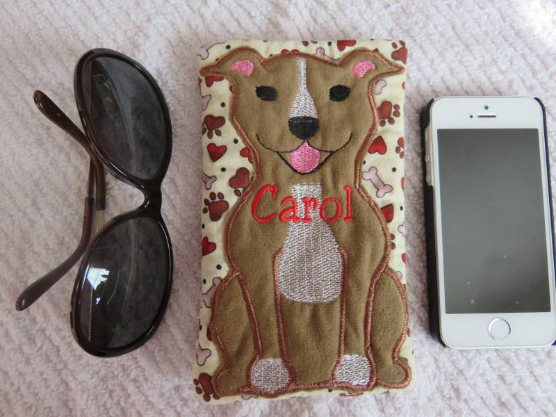 Pit Bull Förmige Glas Oder Handyhülle von DsKuddleBugKreations