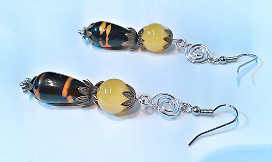 Gelbe Perle Ohrringe - Schwarz, Gelb Und Orange Gelbe Teardrop Baumeln Swirl von DuMoments