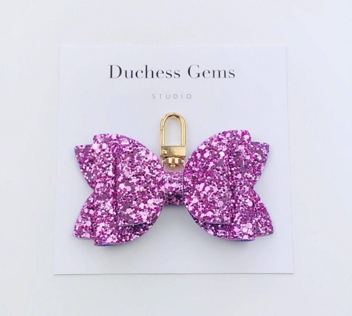 Lavendel Glitzer Bogen Taschenanhänger, Lila Chunky Schlüsselanhänger Charm von DuchessGemsStudio