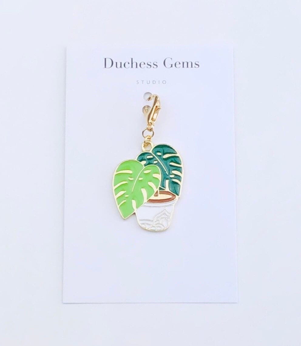 Monstera Pflanzenplaner Charm, Pflanzentopf Charm von DuchessGemsStudio