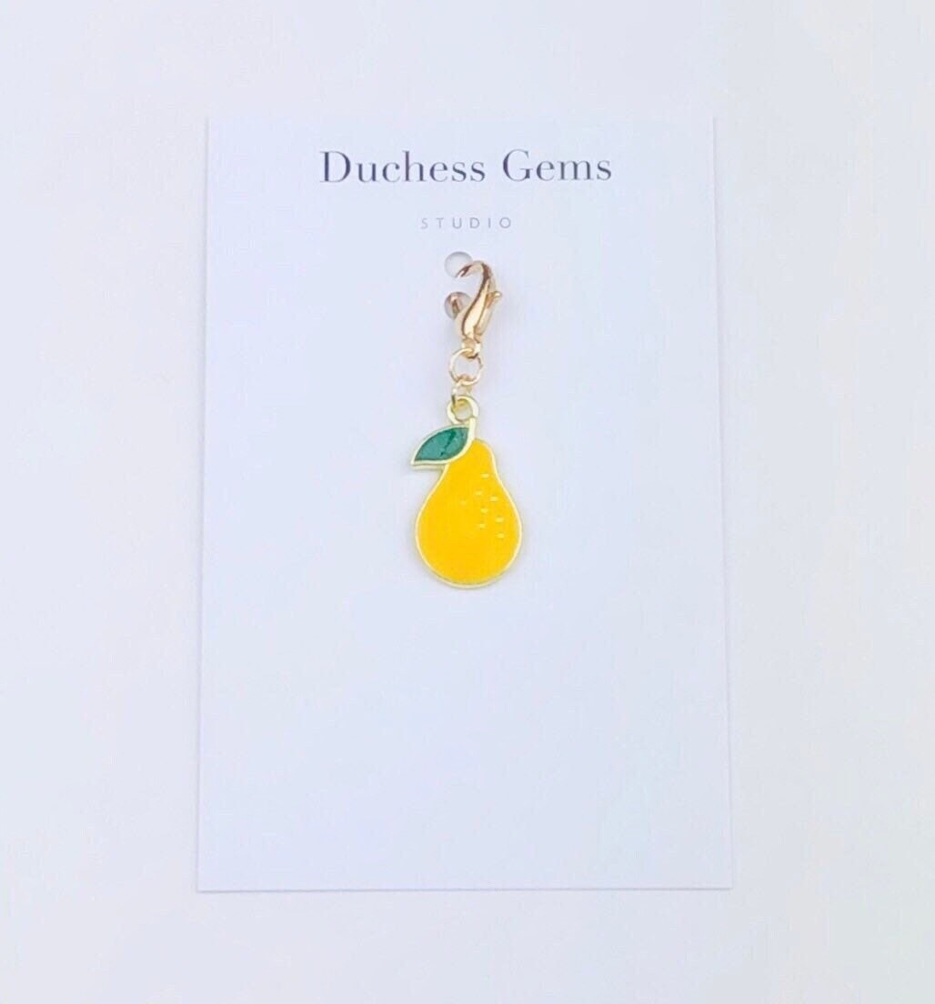 Pear Planner Charm, Gelbes Obst Notizbuch Charm von DuchessGemsStudio