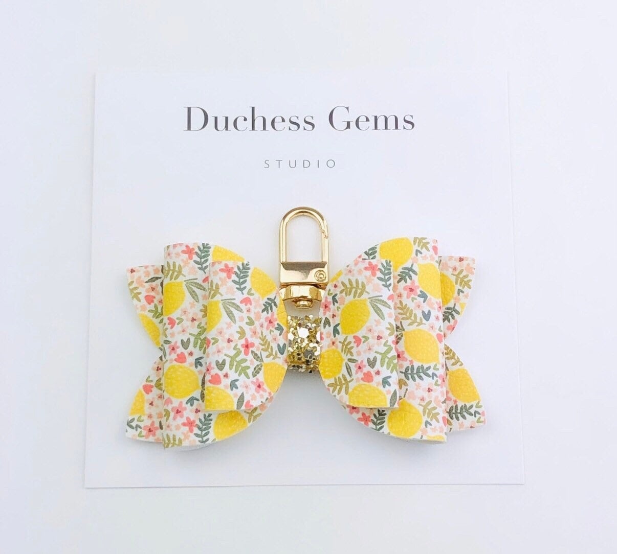 Zitronen Kunstleder Schleife Tasche Charm, Citrus Muster Schlüsselring von DuchessGemsStudio