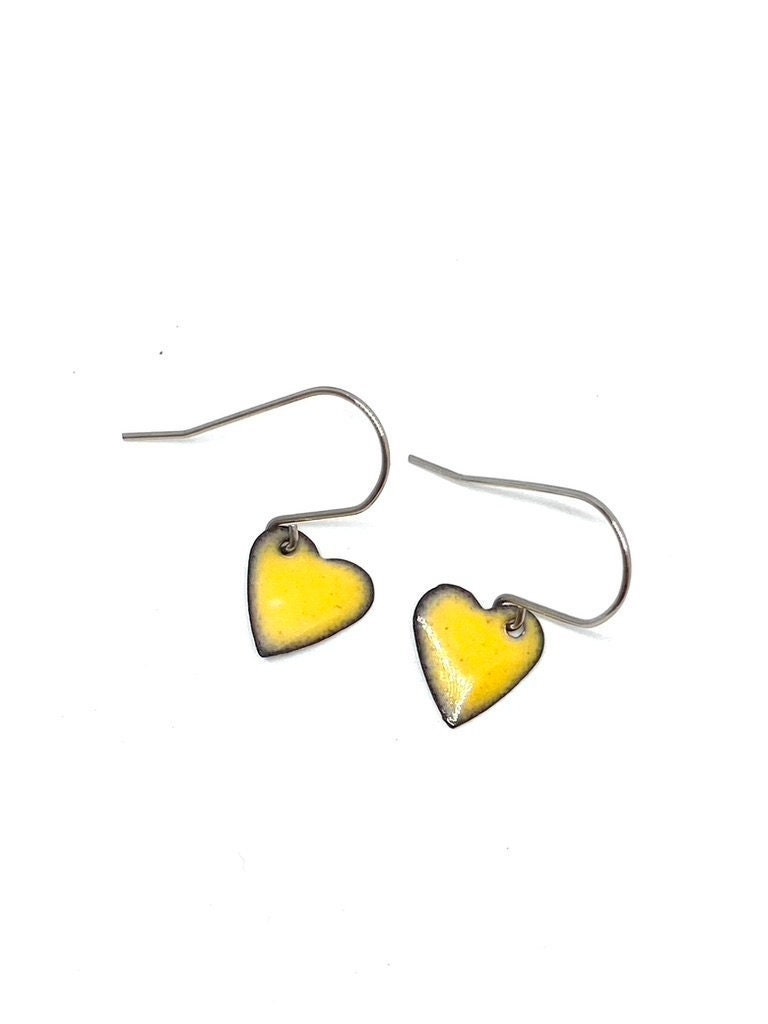 Edelstahl Emaille Ohrringe Herz Gelb | Ohrhänger Ohrhaken Emailleschmuck Handmade Vogel Enamel Glas Schmuck Kupfer Brisur von Dudetita