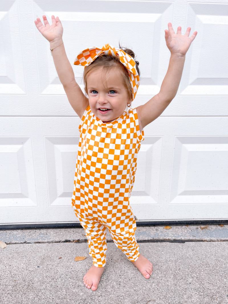 Gelber Retro Karierte Harems Strampler Babykleidung, Baby Strampler, Mädchen Sommer Unisex Ärmellose Jumpsuit von DudisDesign