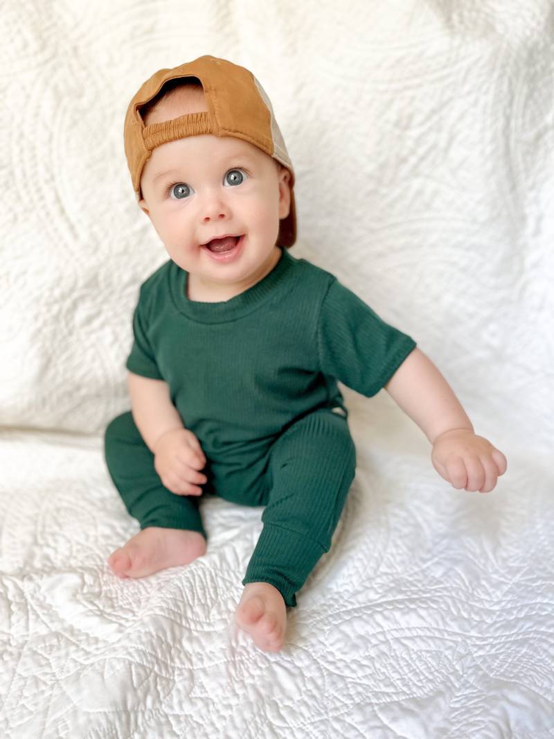 Jägergrün Rippe Harem Kurzarm Babykleidung Babymode Baby Mädchen Romper Jungen Strampler Unisex Overall Sommer Einteiler von DudisDesign