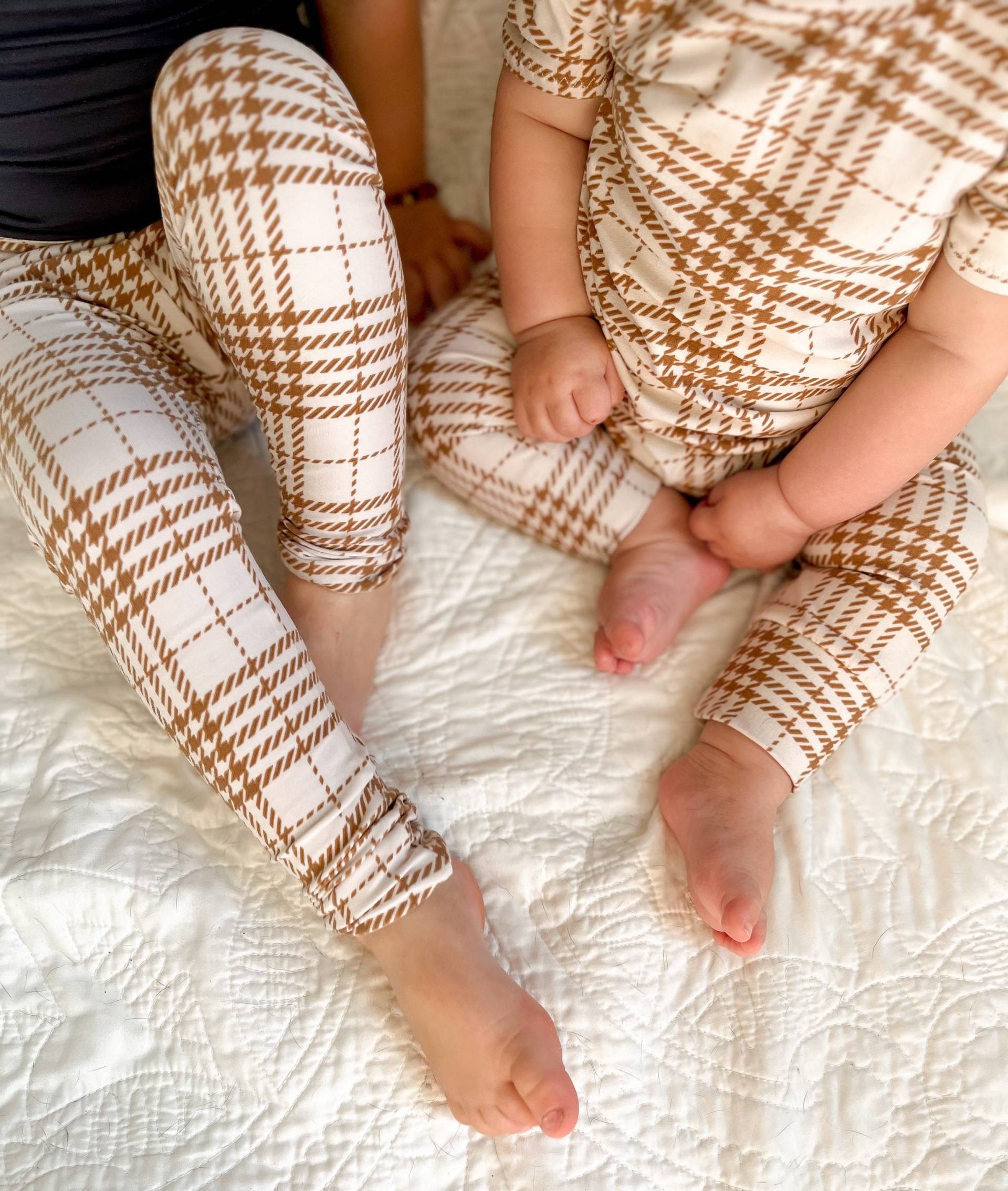 Neutral Karierte Leggings Und/Oder Top Knot Stirnband Set, Preemie Mädchen Kleidung, Neugeborene Nach Hause Kommen Outfit, Süße Kleinkind Hose von DudisDesign