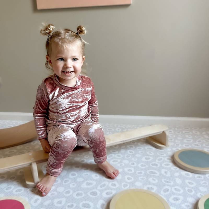 Rose Velvet Dudis Lounge Set, Kinder Sweatshirt, Handgefertigte Pullover Und Hosen Urlaub Festliche Baby Outfit von DudisDesign