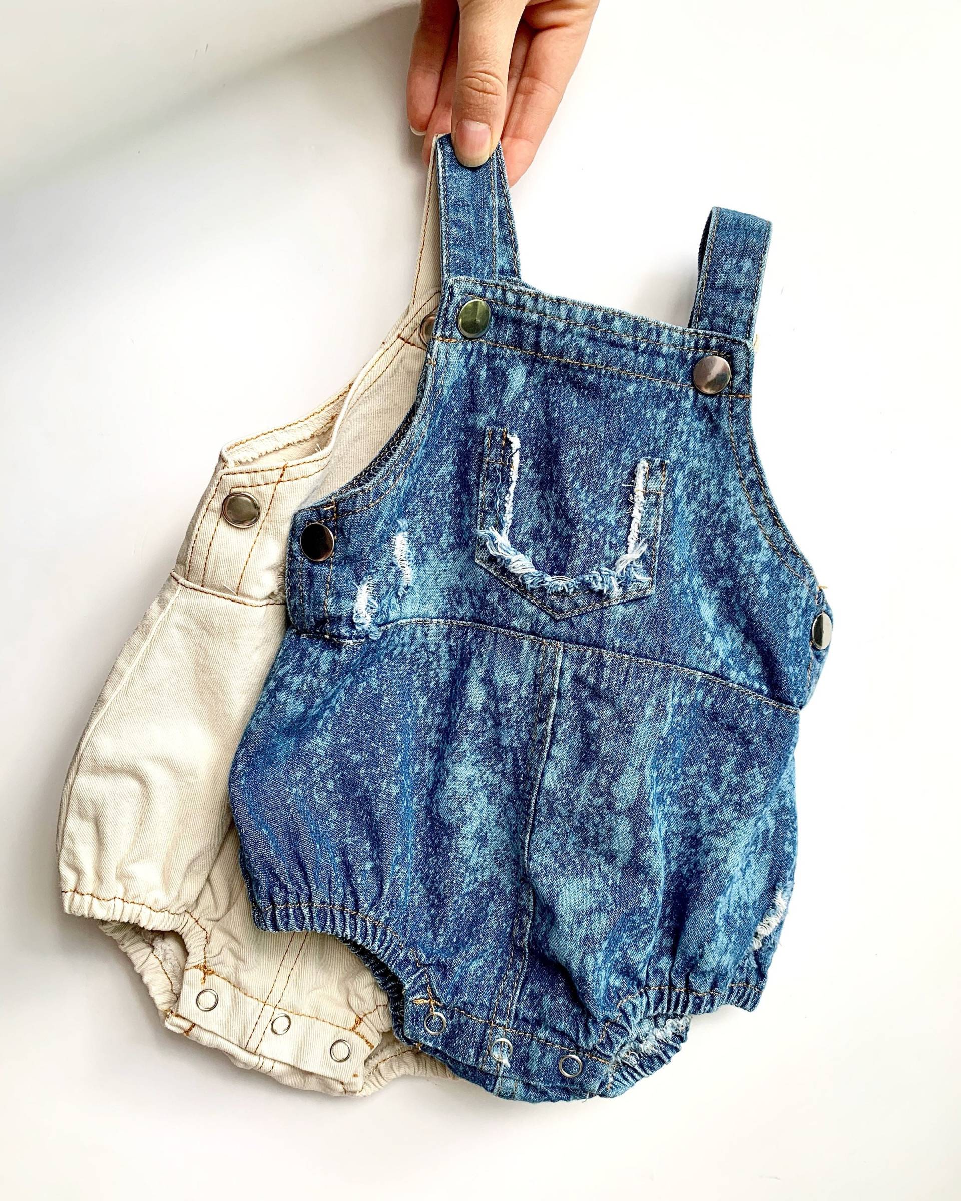 Unisex Distressed Denim Overall Strampler Unisex Distressed Denim Overall Strampler von DudleyDenim