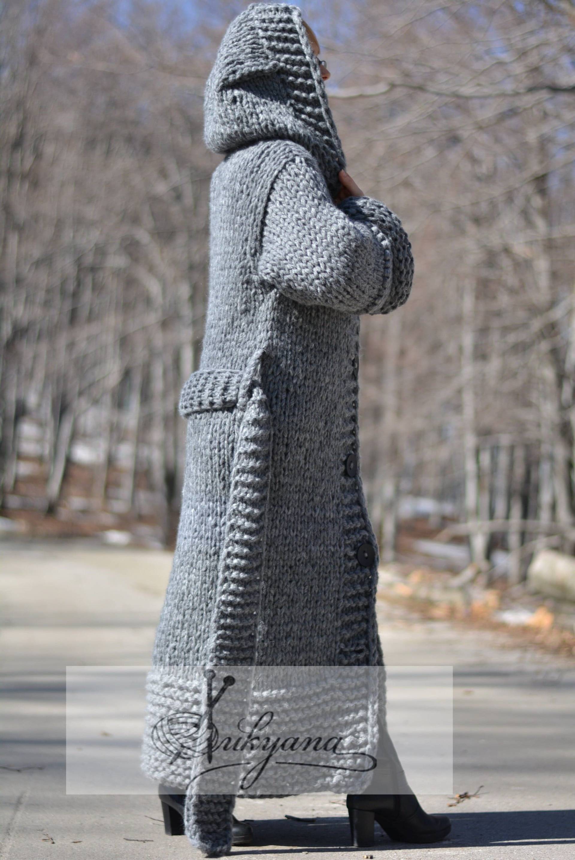 Bestseller Wolljacke Handgestrickte Jacke Grobstrick Wollmantel Lange Strickjacke Kapuzenjacke Mantel Mit Gürtel Und Schleifen Grau von Dukyana
