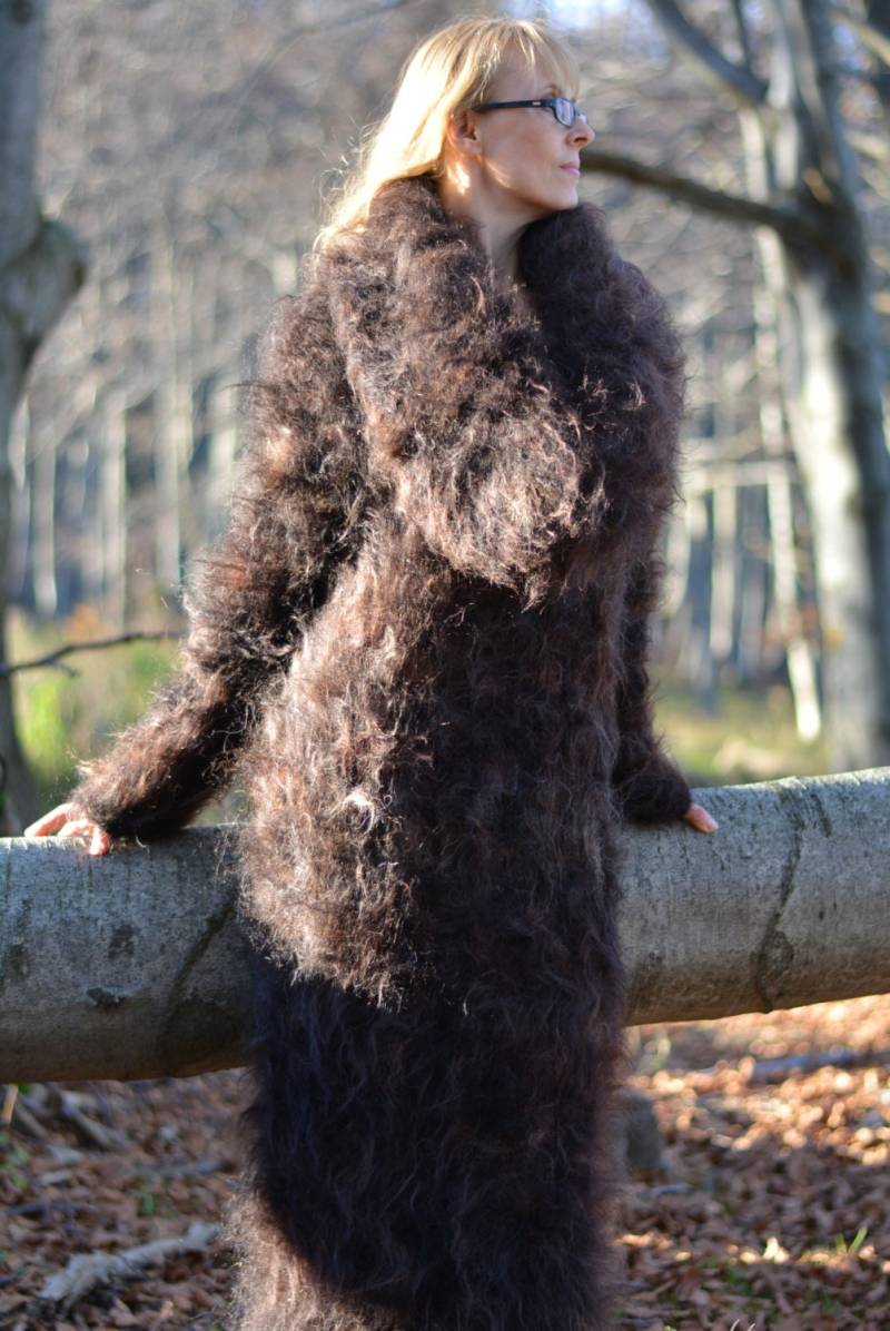 Hand Gestricktes Mohair Kleid Handgemachter Wasserfallkragen Pullover Fuzzy Robe Langes Langer One Size Dukyana von Dukyana