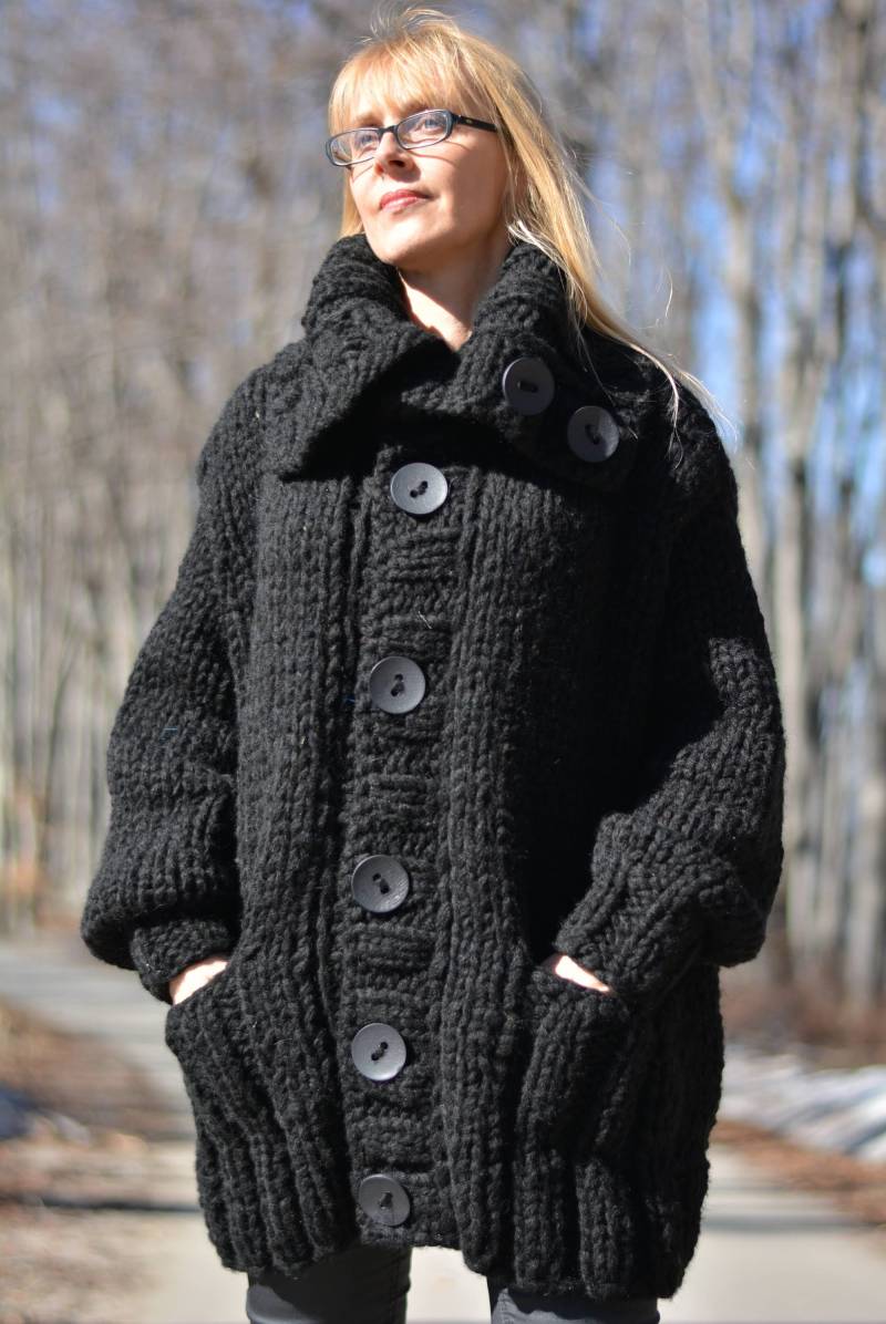 Handgemachte Wollene Strickjacke Gestrickte Wolle Mantel Dicke Grobstrick Tneck Handgestrickte Chunky Plus Größe von Dukyana