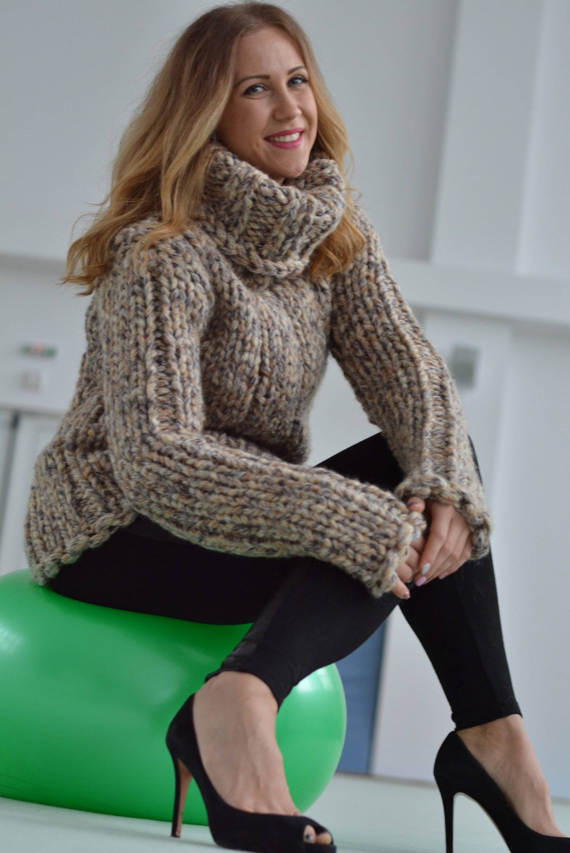 Handgemachter Wollpullover Chunky Pullover Dicker Sweater Tneck Weicher Gemütlicher Wollpulli Slim Fit Handgemachter Wollpullover Chunky Pullover Dicker Sweater Tneck Weicher Gemütlicher Wollpulli Slim Fit von Dukyana