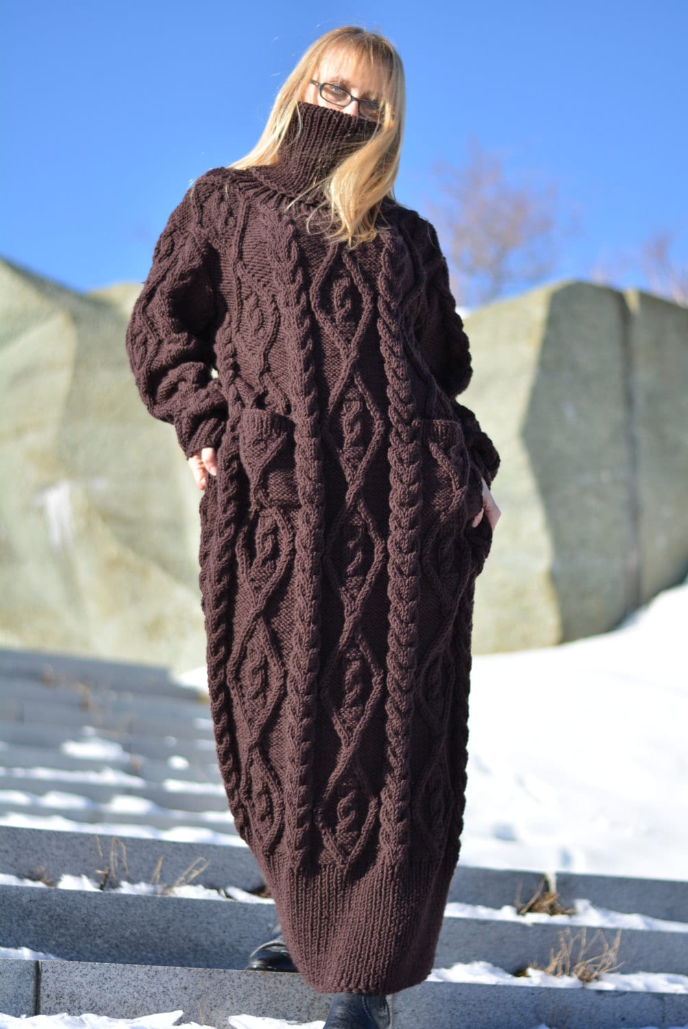 Handgemachtes Wollkleid Hand Gestrickt Wollpullover Kleid Lang Pullover Wolle Robe Merino Plus Size Weich Braun Dukyana Handgemachtes Wollkleid Hand Gestrickt Wollpullover Kleid Lang Pullover Wolle Robe Merino Plus Size Weich Braun Dukyana von Dukyana