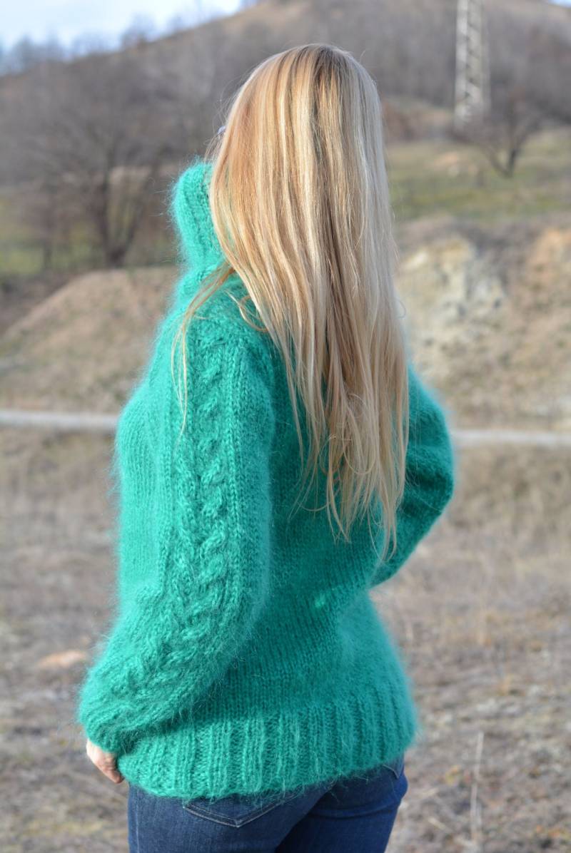 Handgestrickter Mohair Pullover Mit Zopfmuster Fuzzy Rollkragenpullover Regular Fit Weicher Grün Dukyana von Dukyana