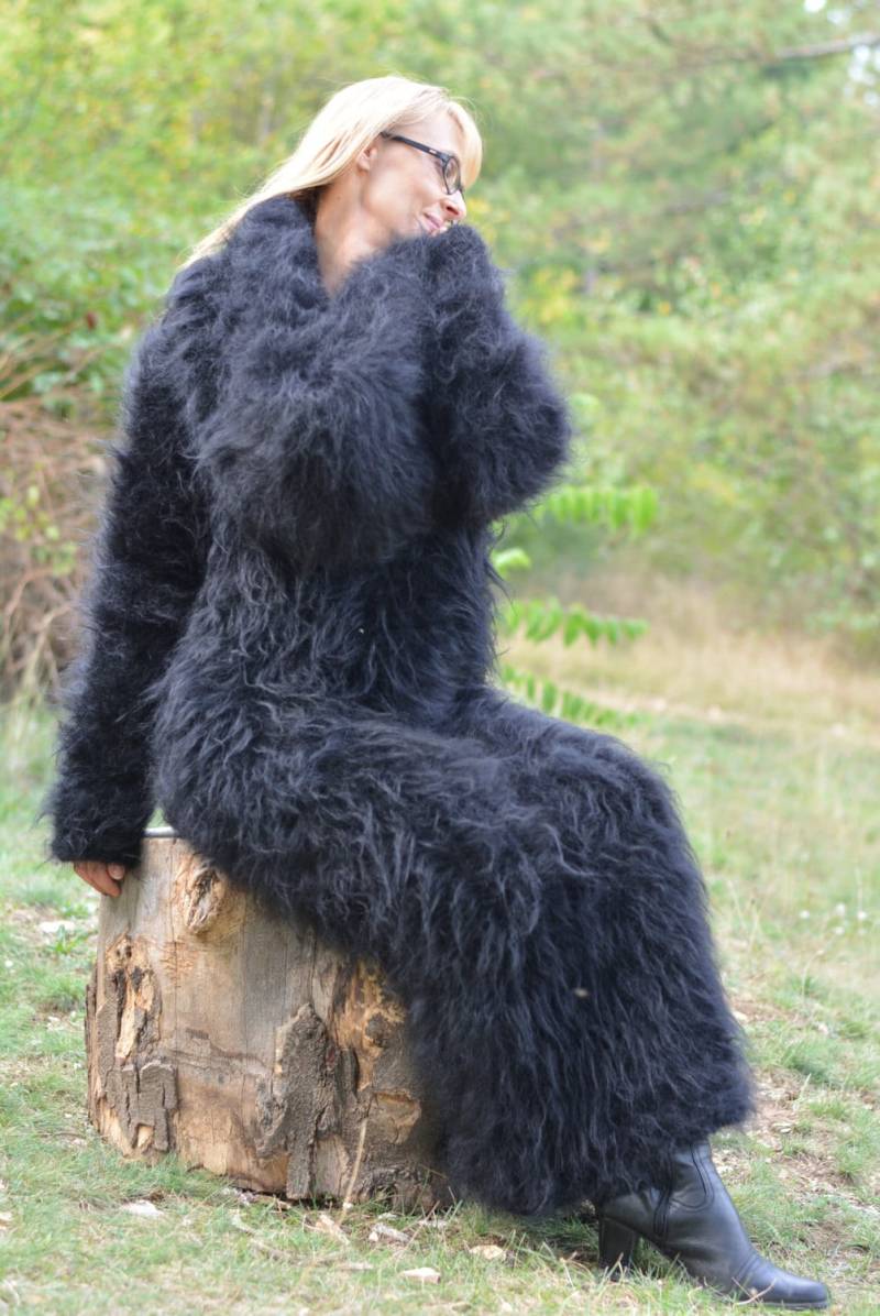 Mohair Kleid Handgestricktes Handgestrickt Langer Flauschiges Pullover Schwarz Dukyana von Dukyana