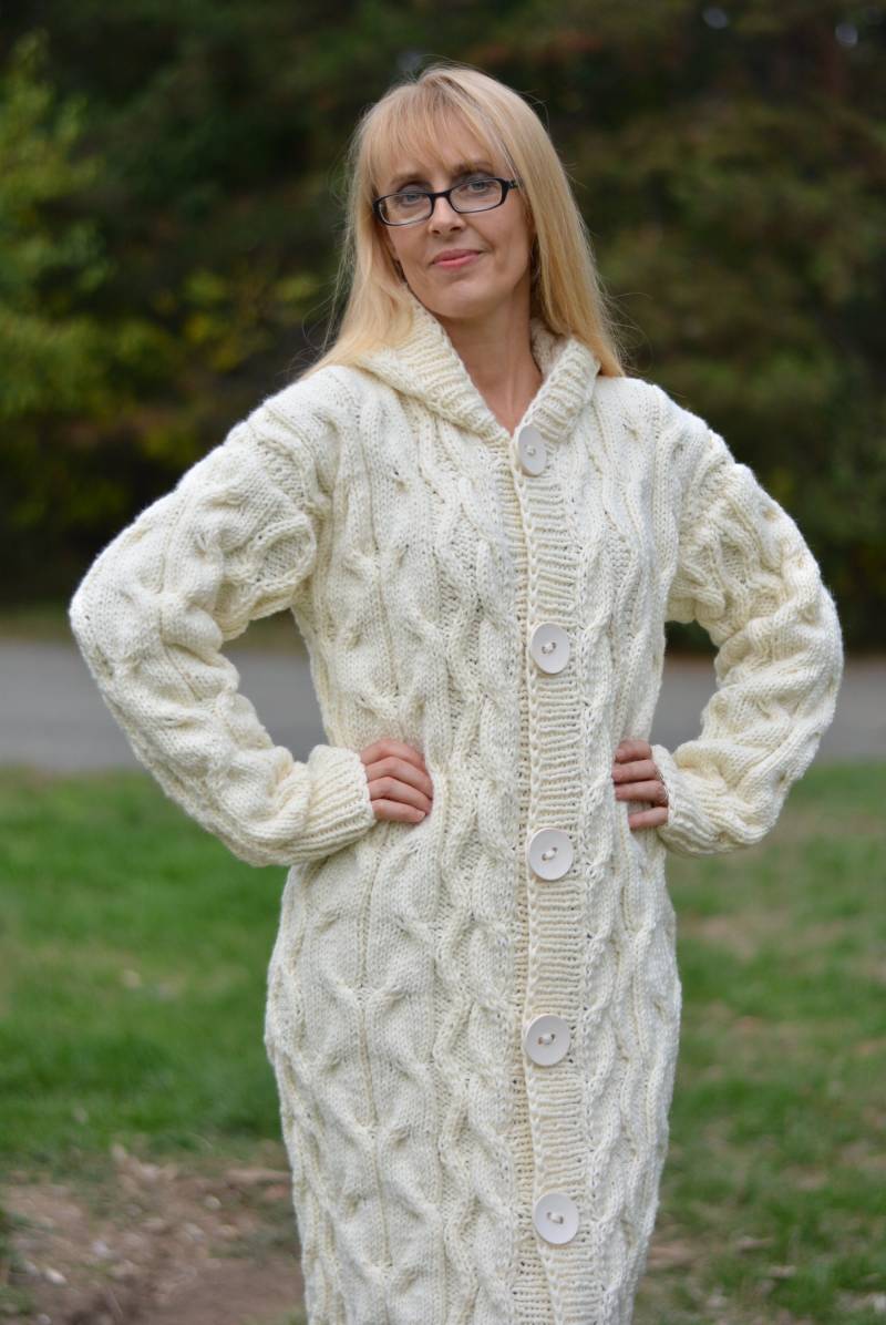 Weiss Aurumn Strickjacke Lange Wolljacke Handgestrickt Weicher Merino Wollmantel Handgestrickte Weiche von Dukyana