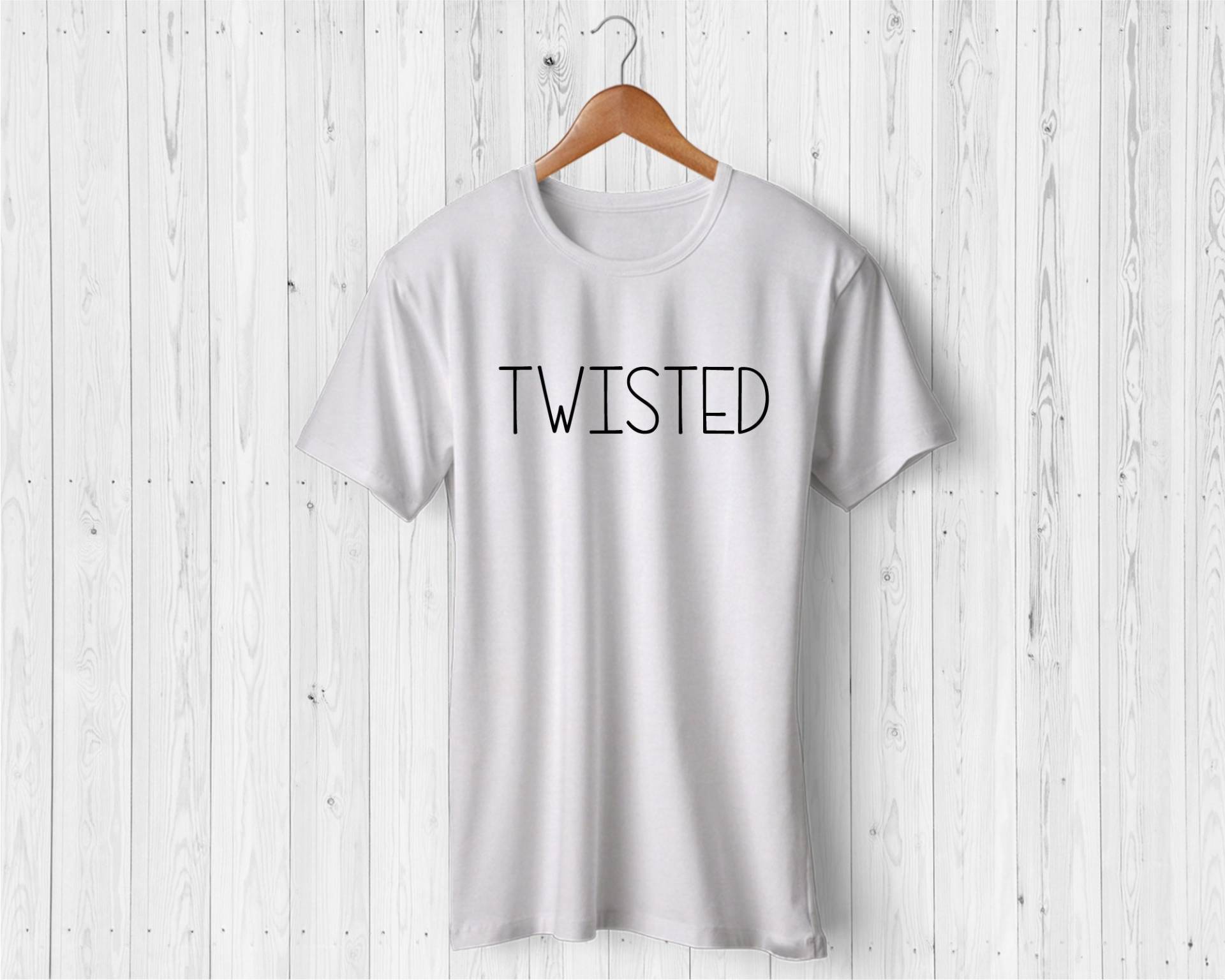 Gedrehtes Tshirt von DunRoaminDesigns