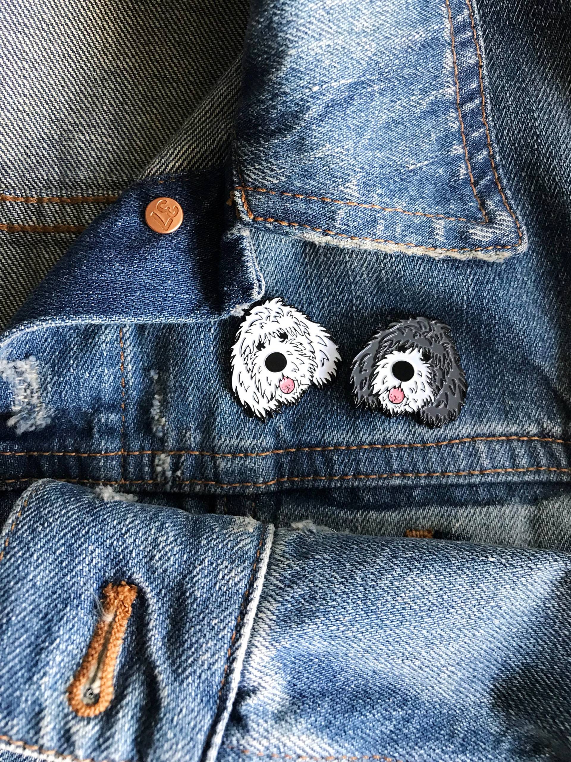 Graue Anstecknadel Mit Weichem Emaille-Doodle von DunlavyWares