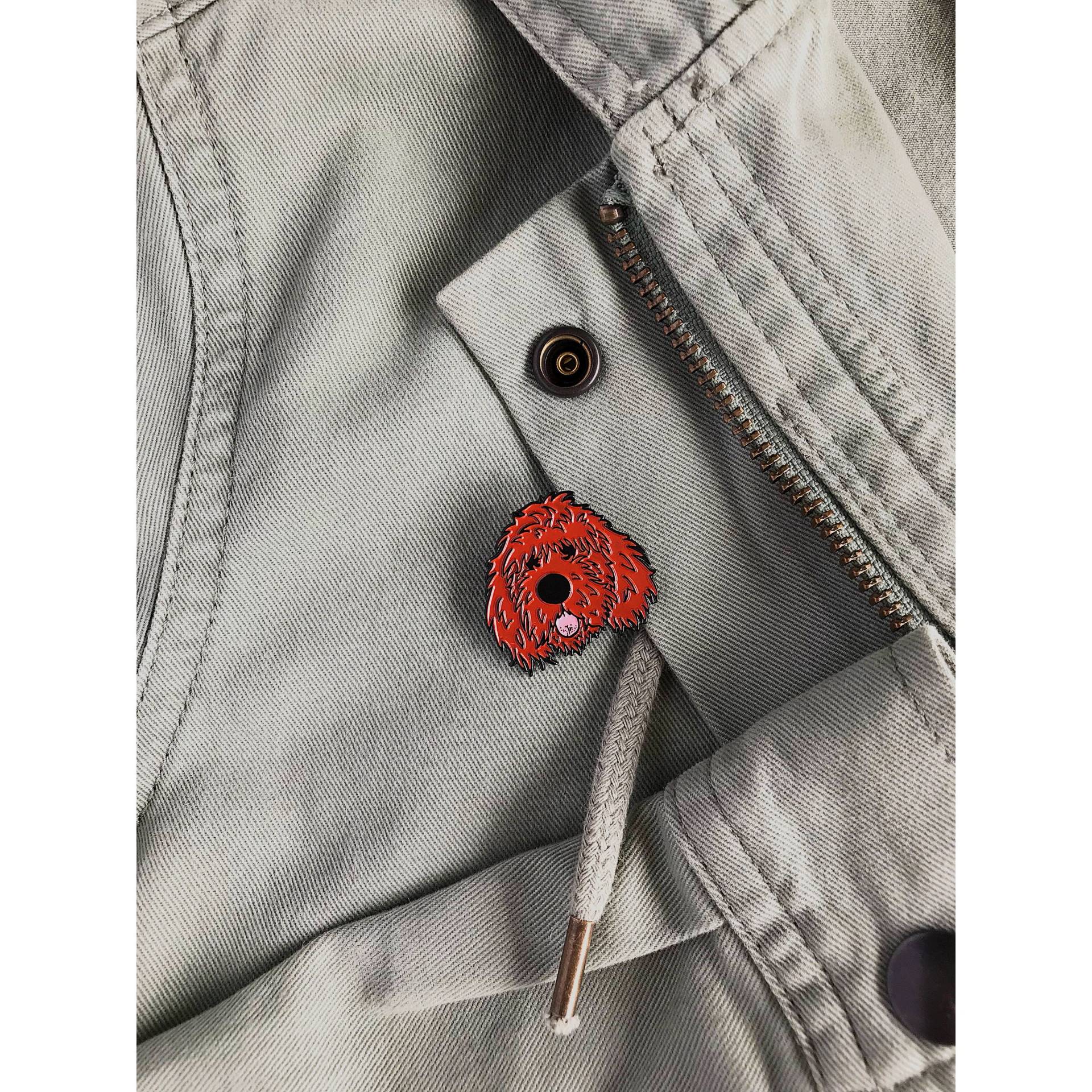 Rote Anstecknadel Mit Weichem Emaille-Muster von DunlavyWares