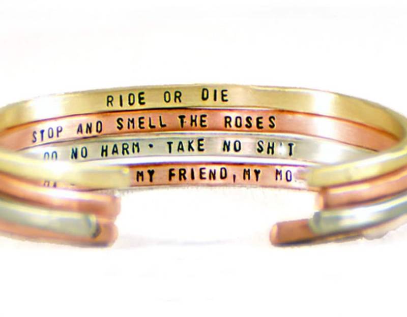 Personalisierte Manschette Armband. Damen Motivierendes Geschenk. Positiver Mantra Schmuck. Tue Keinem Weh. Geburtstagsgeschenk Für Her.stacking von DuoStef