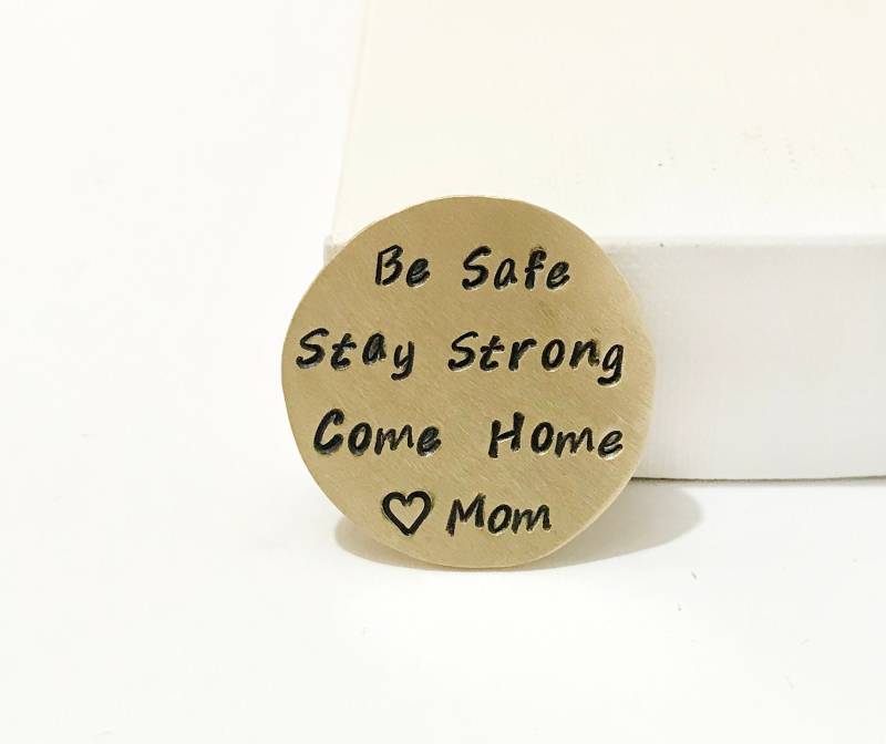 Pocket Hug Token - Sei Sicher, Bleib Stark, Komm Nach Hause Personalisierte Taschenmünze Militäreinsatz Geschenk Von Mutter Zu Sohn von DuoStef