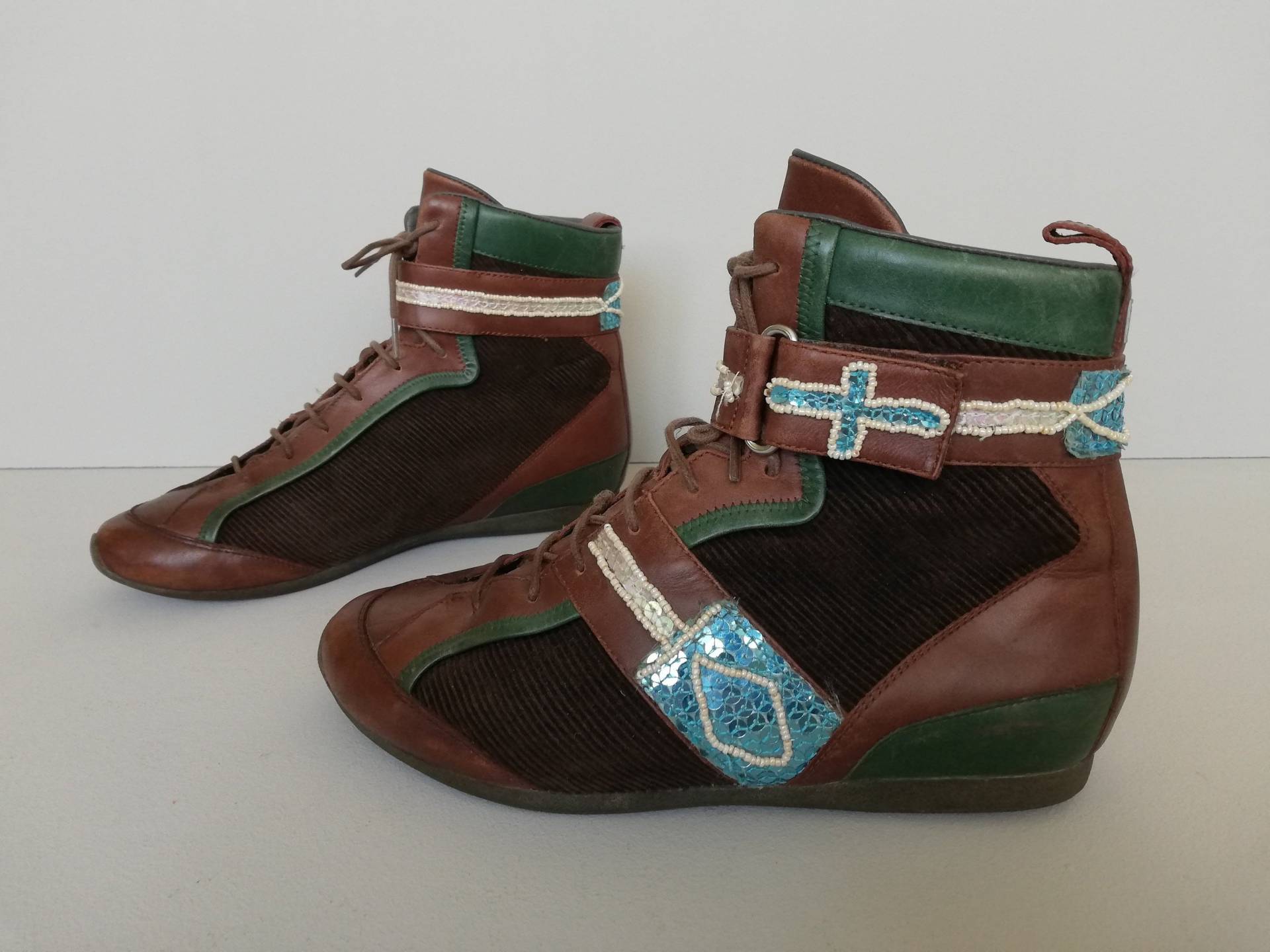 Lederstiefel Im Boho-stil-Festivalstiefel. Größe 37 Eur, 6.5 Us, 4 Uk von DustRoad