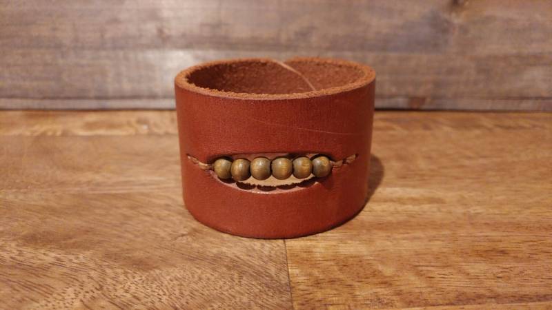 Leder Und Holz Perlenmanschette von DustyDesertDesigns