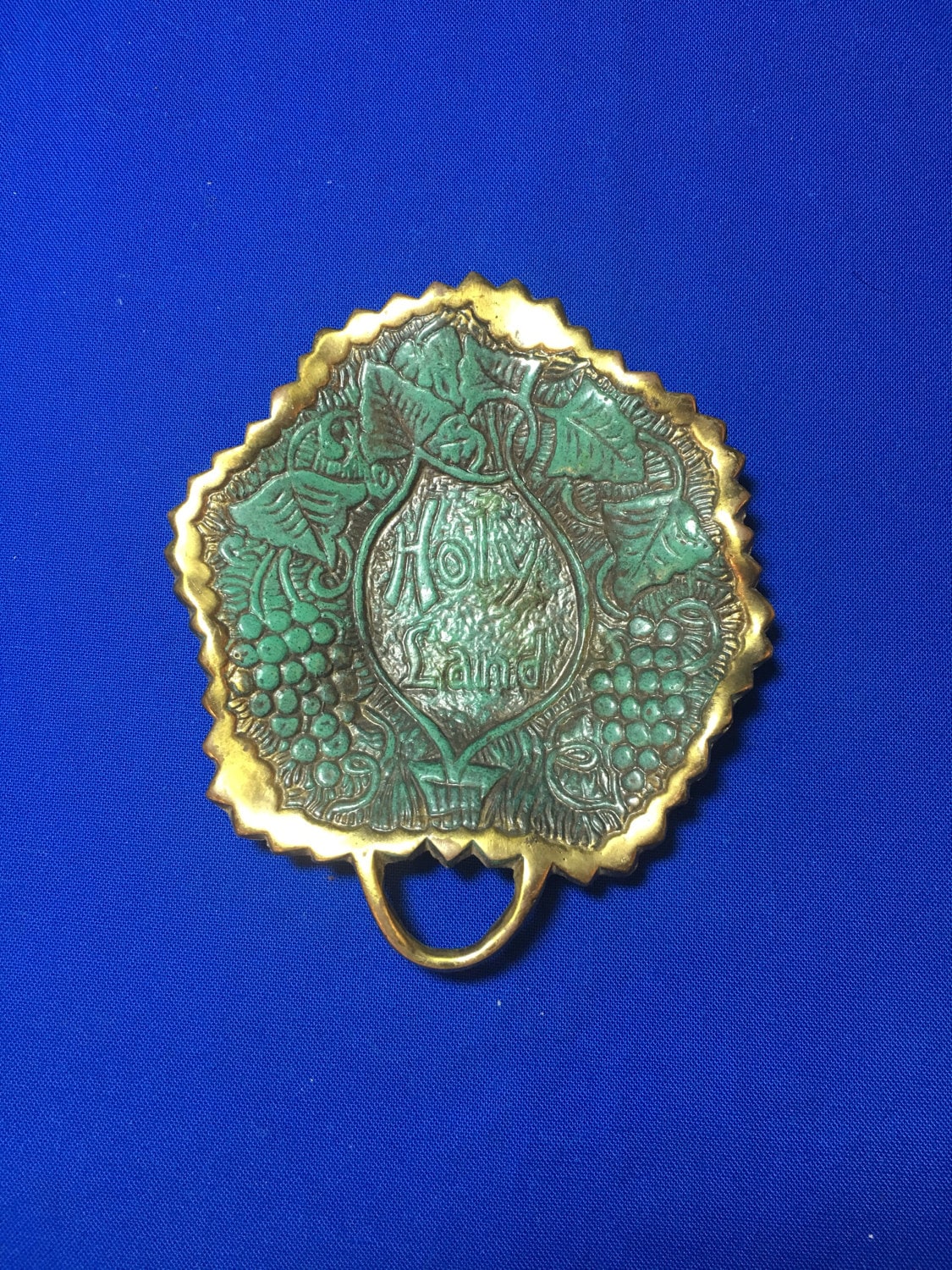 Vintage Messing-Ringschale Aus Dem Heiligen Land, Hergestellt in Israel ~ Grün Trauben - Und Blattdesign von DustyFrogs
