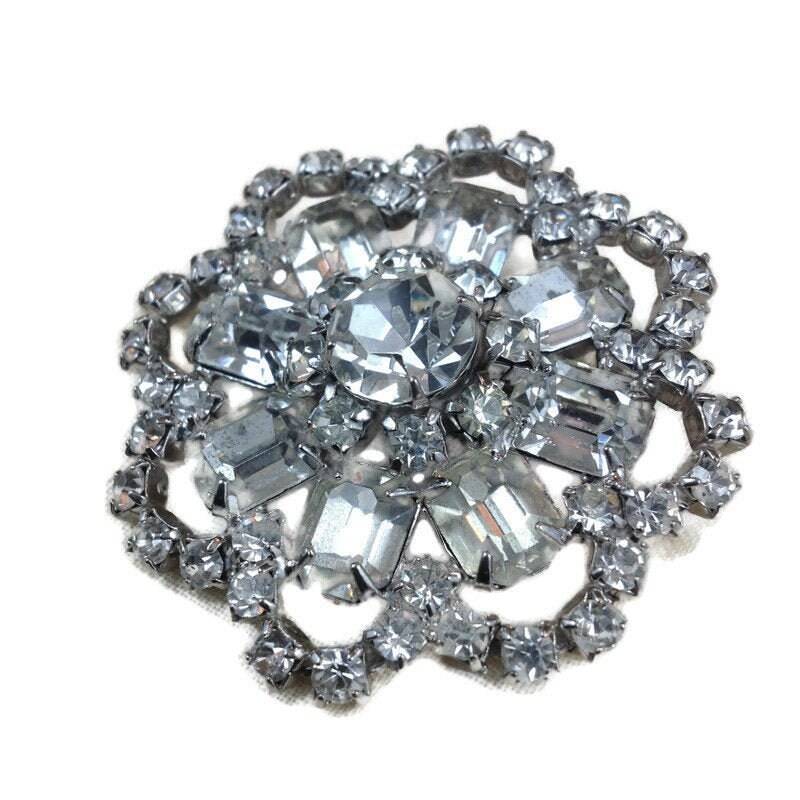 1940Er Jahre Handset Starburst Strass Brosche 1940Er Jahre Handset Starburst Strass Brosche von DustyGem
