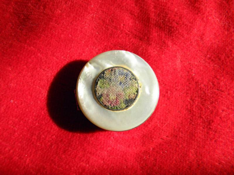 Vintage Mop Rose Petit Point Messing Pillendose - Um 1950 Von Dustymillerantiques von DustyMillerAntiques