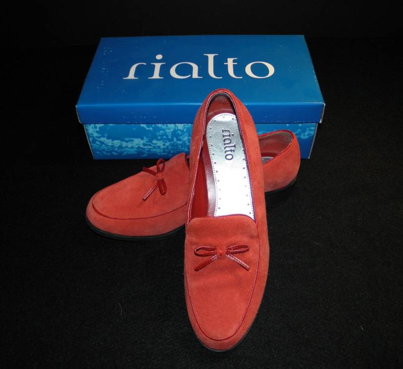 Vintage Rialto Lady's Red Wildleder Waffel Flache Schuhe - Größe 8 1/2 M 1990Er Jahre Von Dustymillerantiques Vintage Rialto Lady's Red Wildleder Waffel Flache Schuhe - Größe 8 1/2 M 1990Er Jahre Von Dustymillerantiques von DustyMillerAntiques