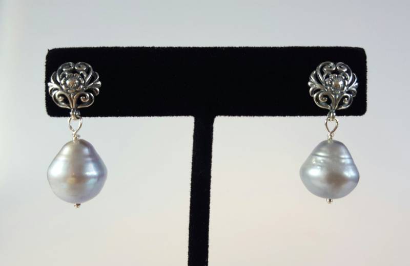 Silber Ohrringe Mit Großen Grauen Tropfenförmigen Süßwasser-Perlen Silber Ohrringe Mit Großen Grauen Tropfenförmigen Süßwasser-Perlen von DutchCreativity