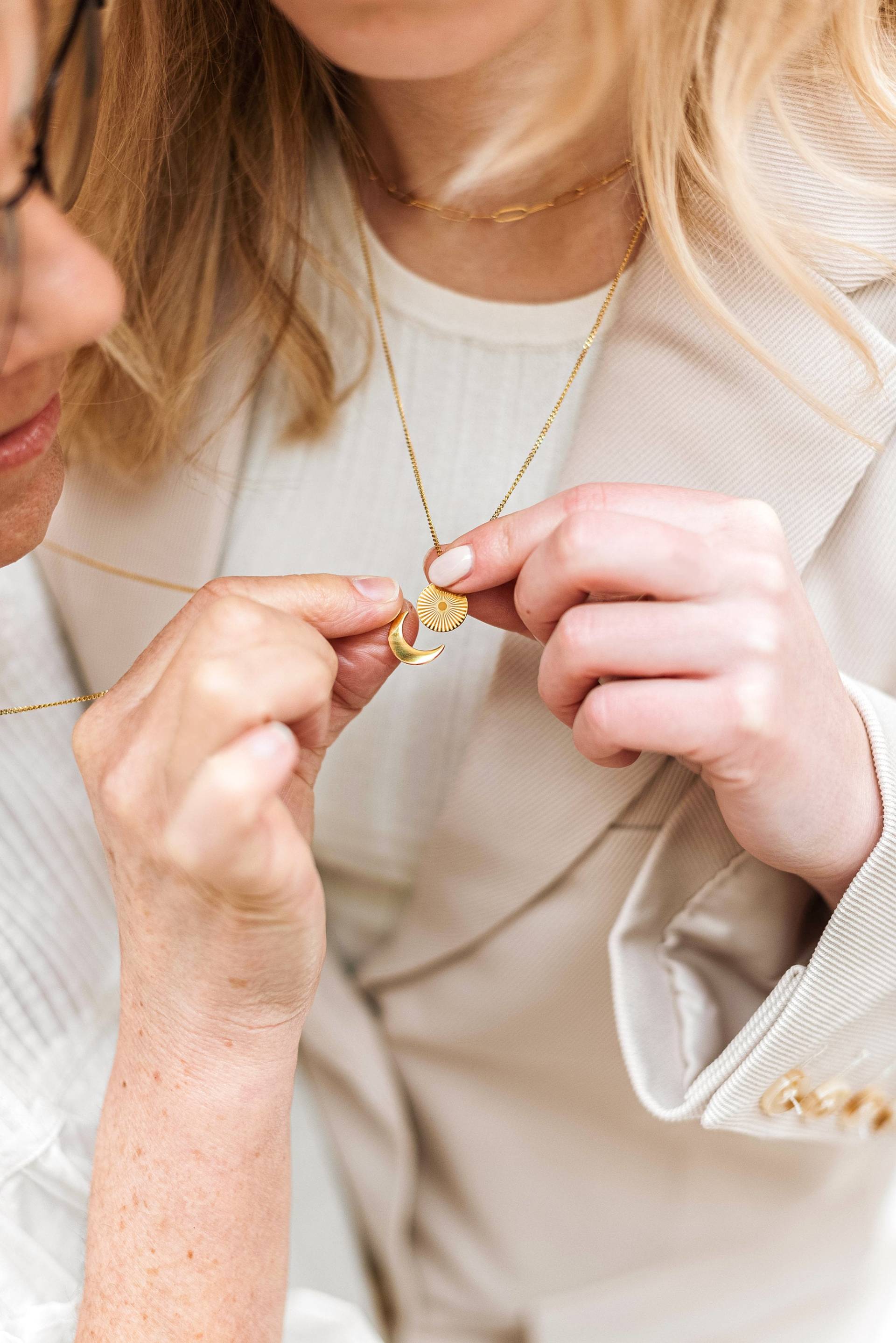 Mutter & Tochter - Mond + Sonnenschein | Halsketten-Set Zum Teilen Gold Oder Silber von DutchJewelryCompany